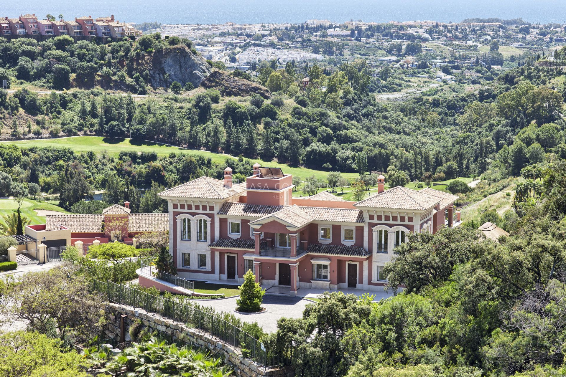 Spectacular, top quality 9 bedroom villa/estate in Los Arqueros, Benahavis 