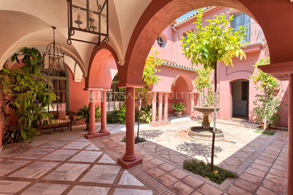 Beautiful 4 bedroom rustic villa in Hacienda las Chapas, Marbella East