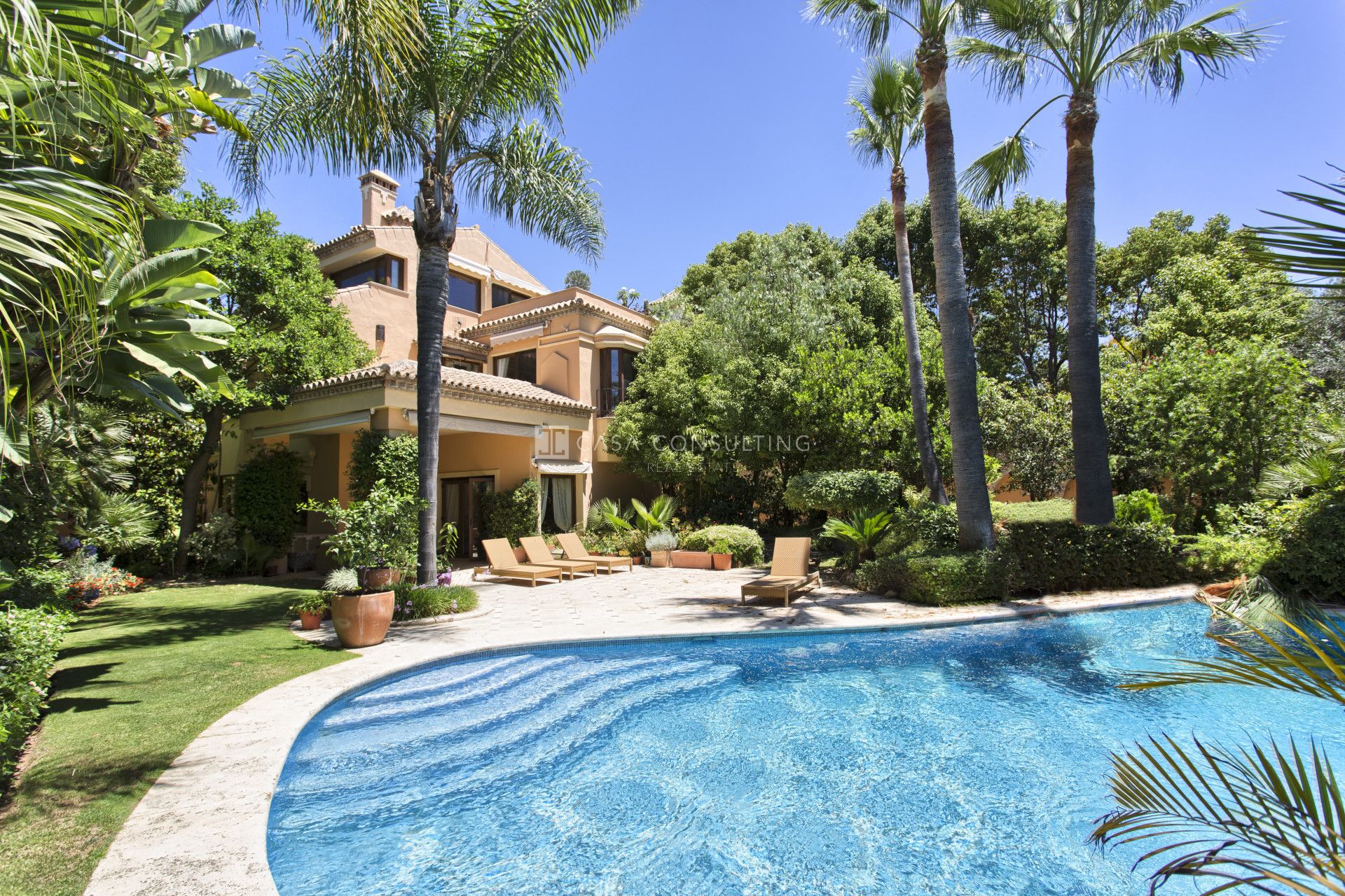 Classic style villa on the Golden Mile, Marbella