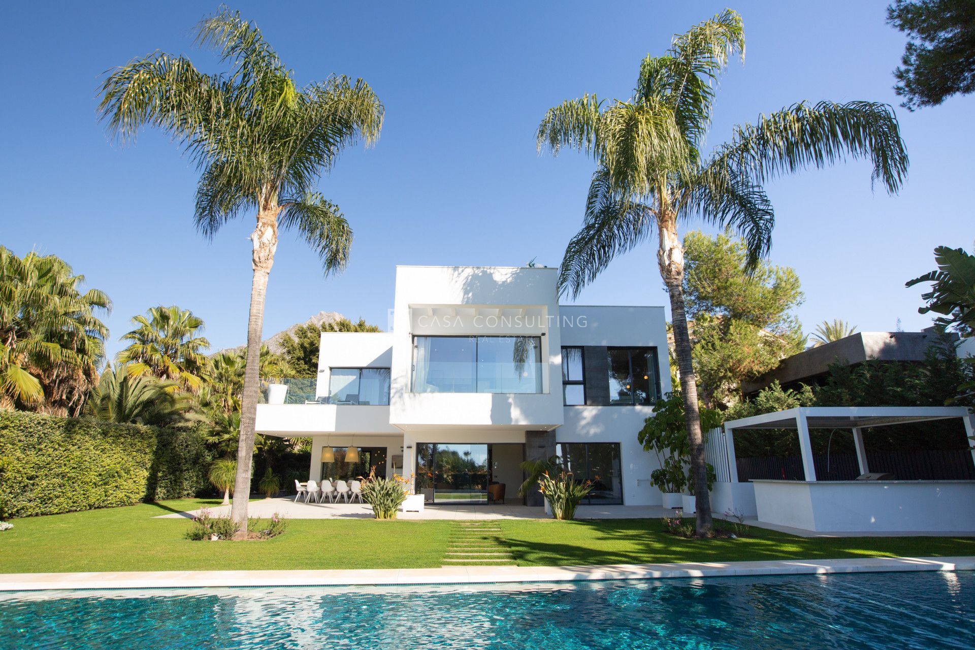 Exquisite five-bedroom villa, situated in a serene place in Rocio Nagueles, M...