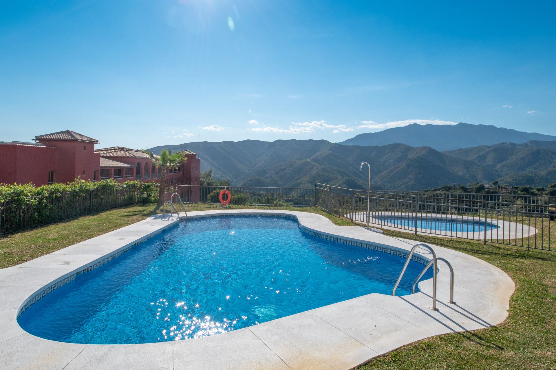 Luxury apartment in Balcones del Lago, Istán