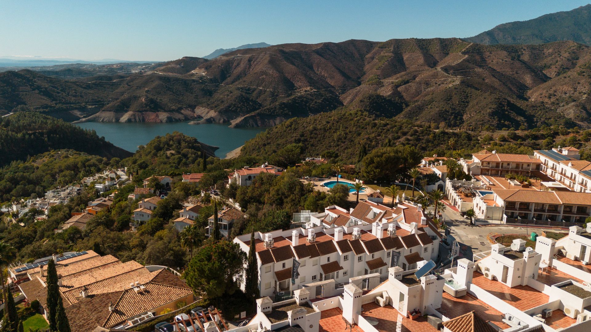 Luxury apartment in Balcones del Lago, Istán