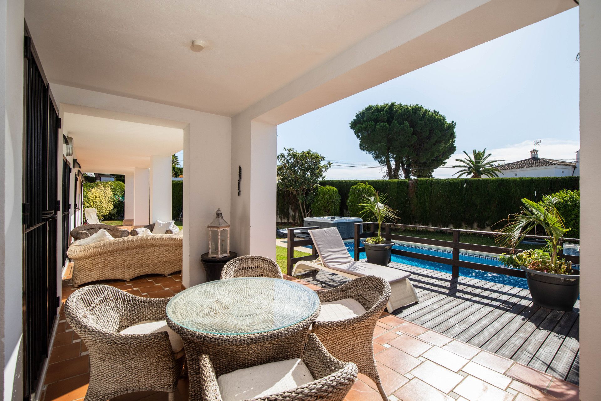 Villa with guest apartment Marbella East