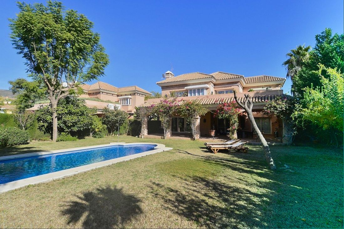 Bonita villa en Las Brisas, Nueva Andalucia, Marbella.