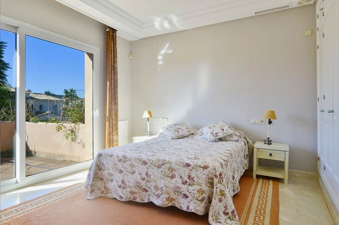 Beautiful 4 bedrooms villa in Las Brisas, Nueva Andalucia, Marbella.