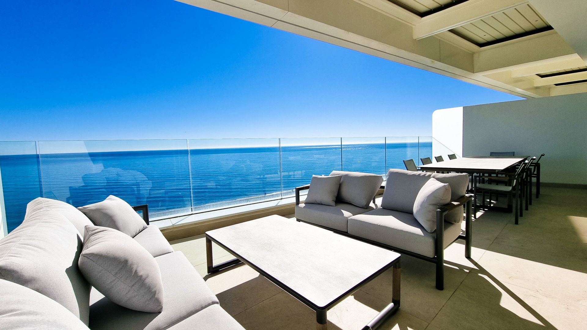 Luxurious 1st line beach penthouse for sale in Estepona, Costa del Sol.