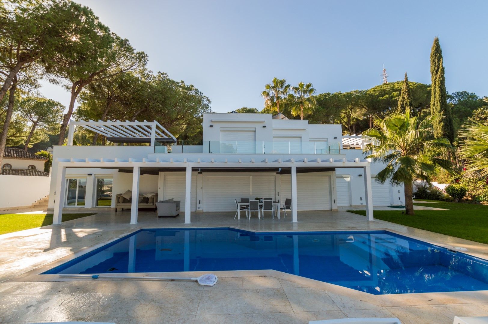 Luxury contemporary villa with spectacular sea and mountain views for short-term rent in Nueva Andalucia, Costa del Sol