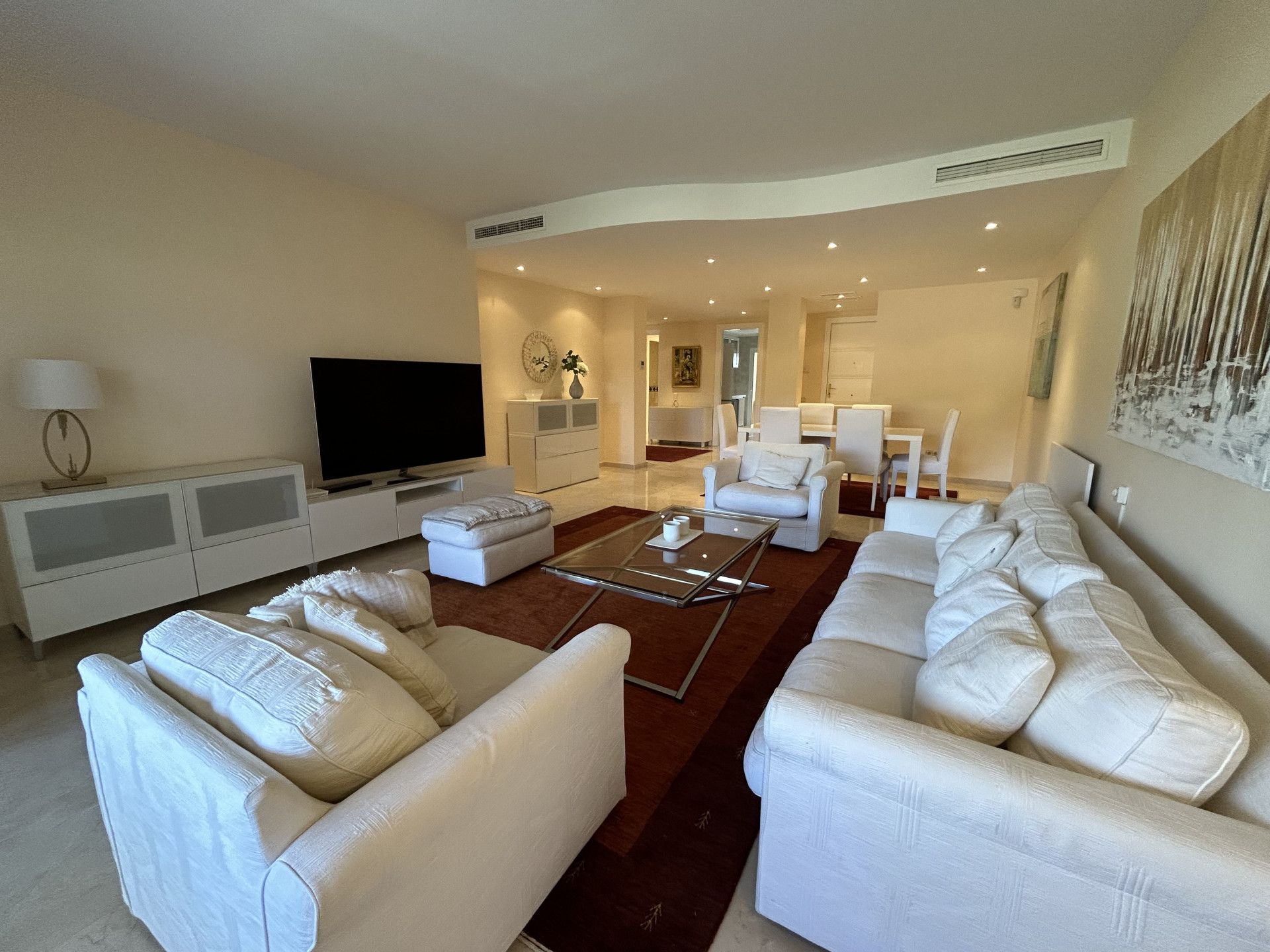 Luxurious renovated and tastefully furnished flat in Altamira Golf Río Real Marbella