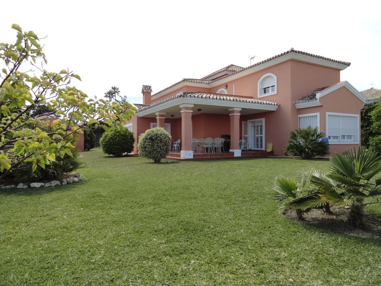 Villa for sale in Estepona, Costa del Sol