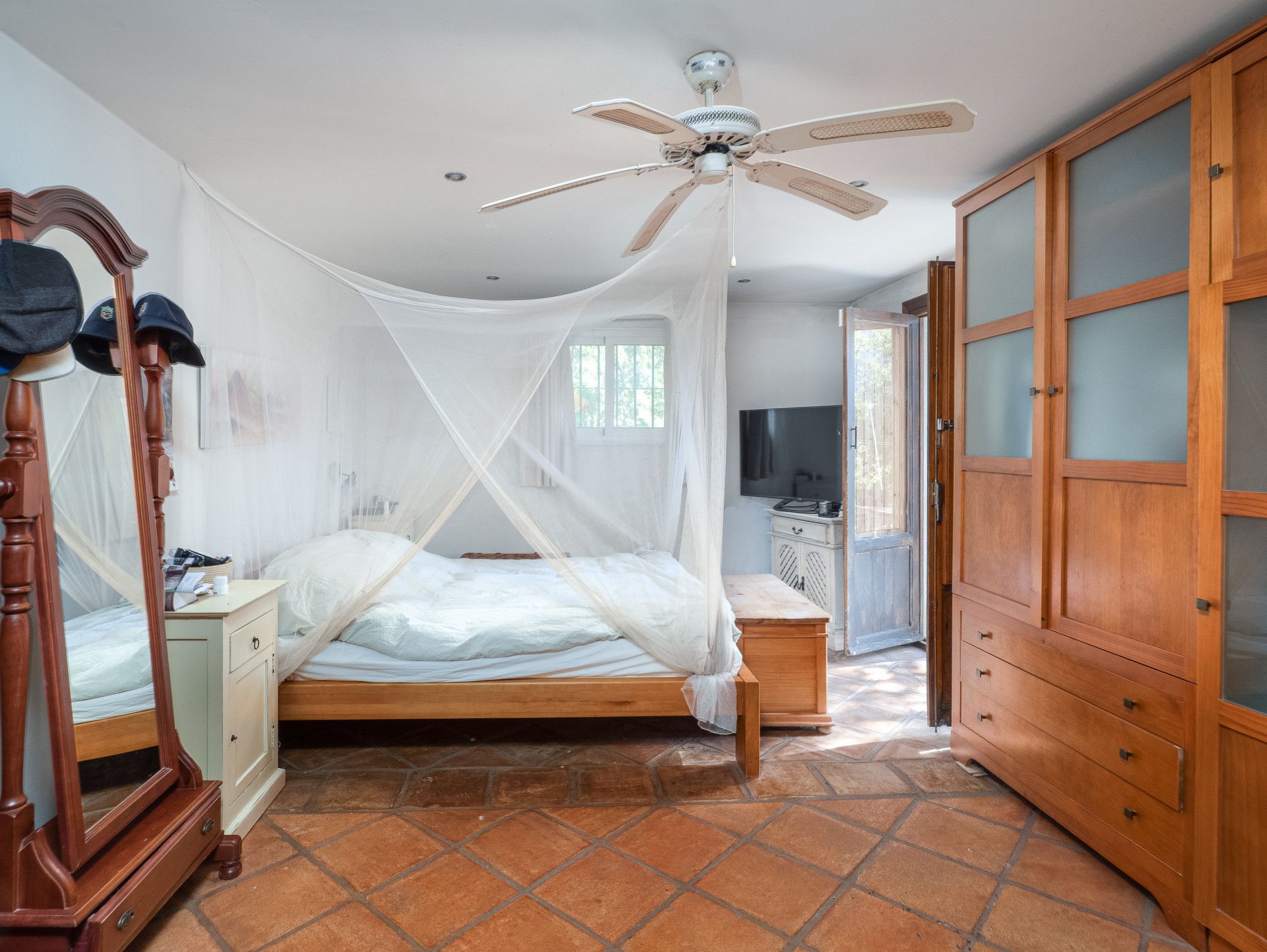 Encantadora y pintoresca casa de campo con piscina, situada cerca del pueblo de Casares.