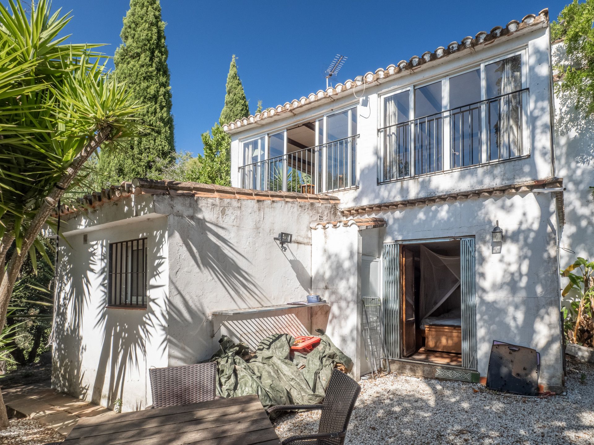 Charming and picturesque country house with swimming pool, located close to the village of Casares.