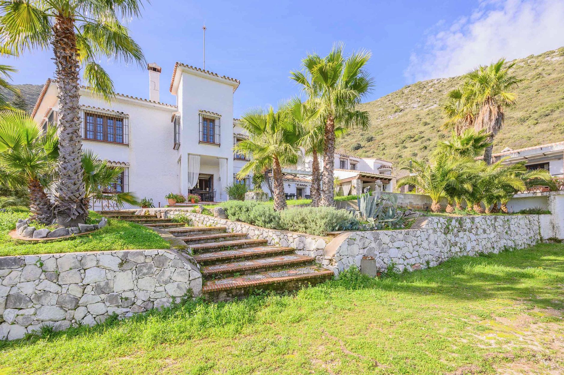 Villa en venta en Ojen, Costa del Sol