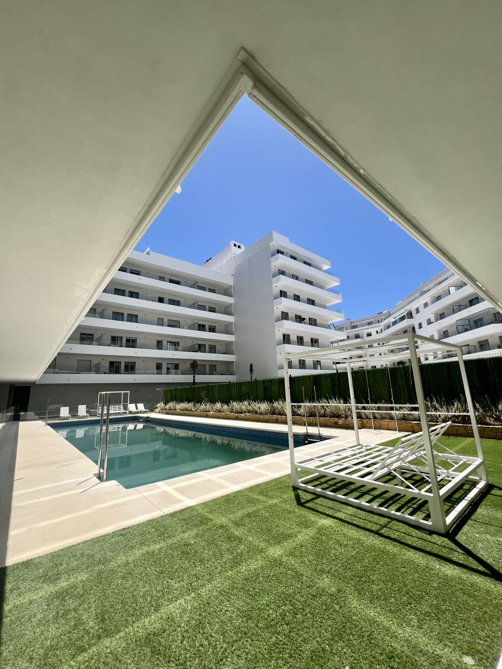 Stunning brand new apartment located in Nueva Andalucia walking distance to all amenities