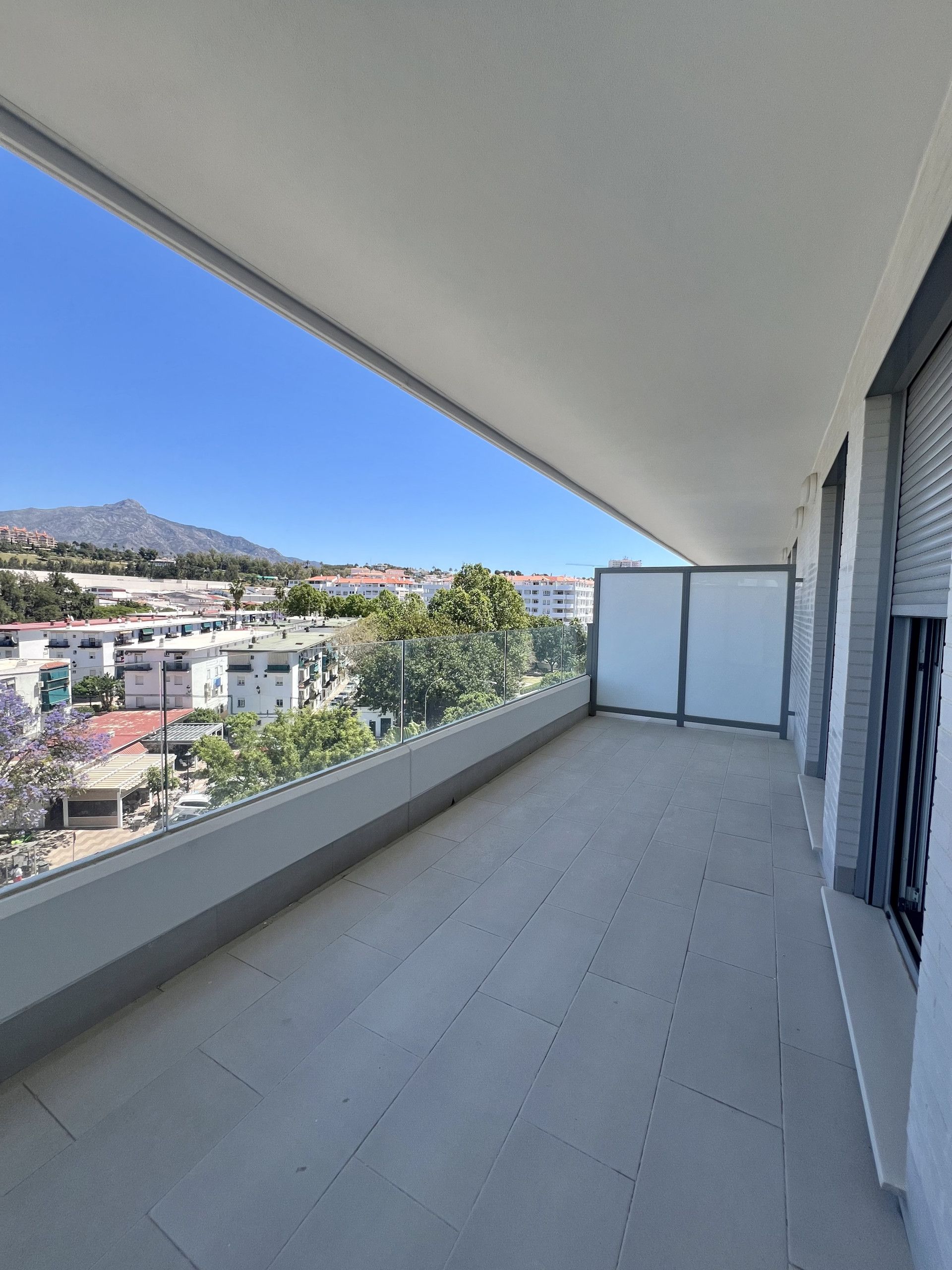 Stunning brand new apartment located in Nueva Andalucia walking distance to all amenities