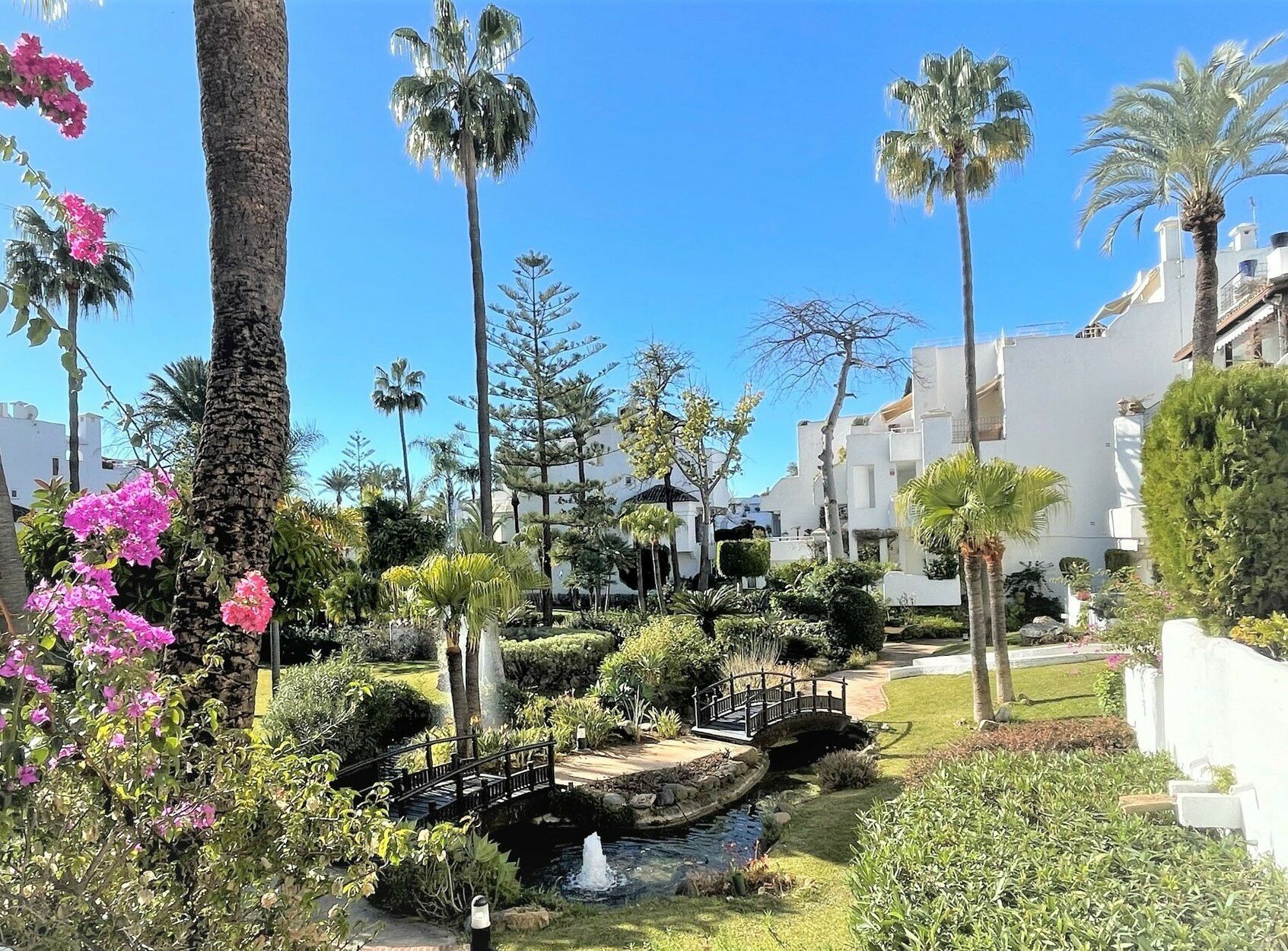 Alhambra del Mar - Beachfront complex on the Golden Mile of Marbella