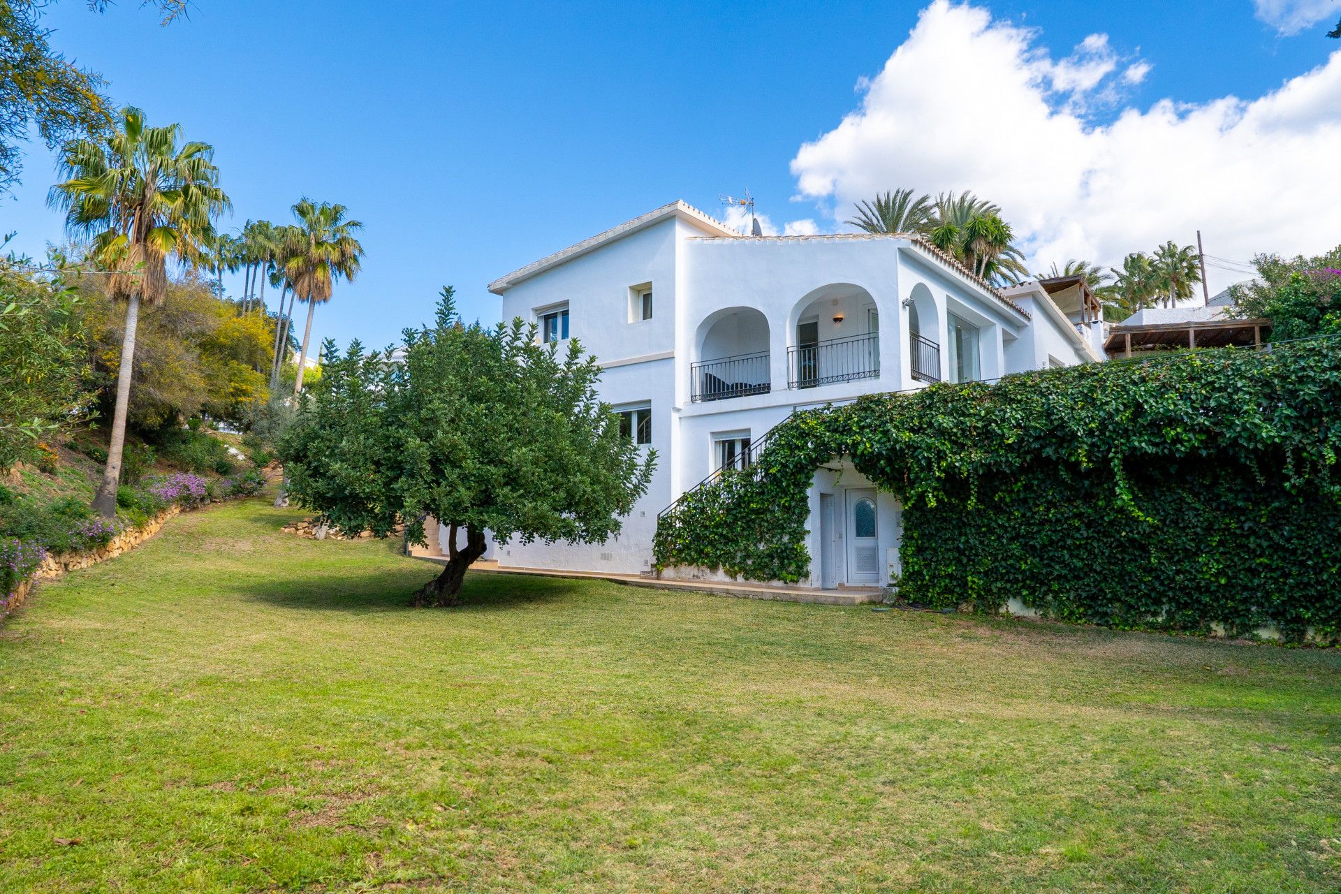 Villa en venta en El Rosario, Marbella