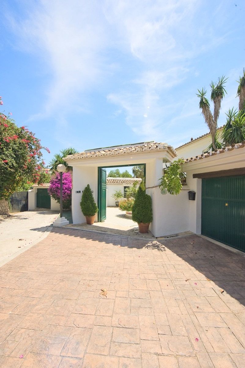 Magnifica villa en Benalmádena con una gran parcela de terreno!