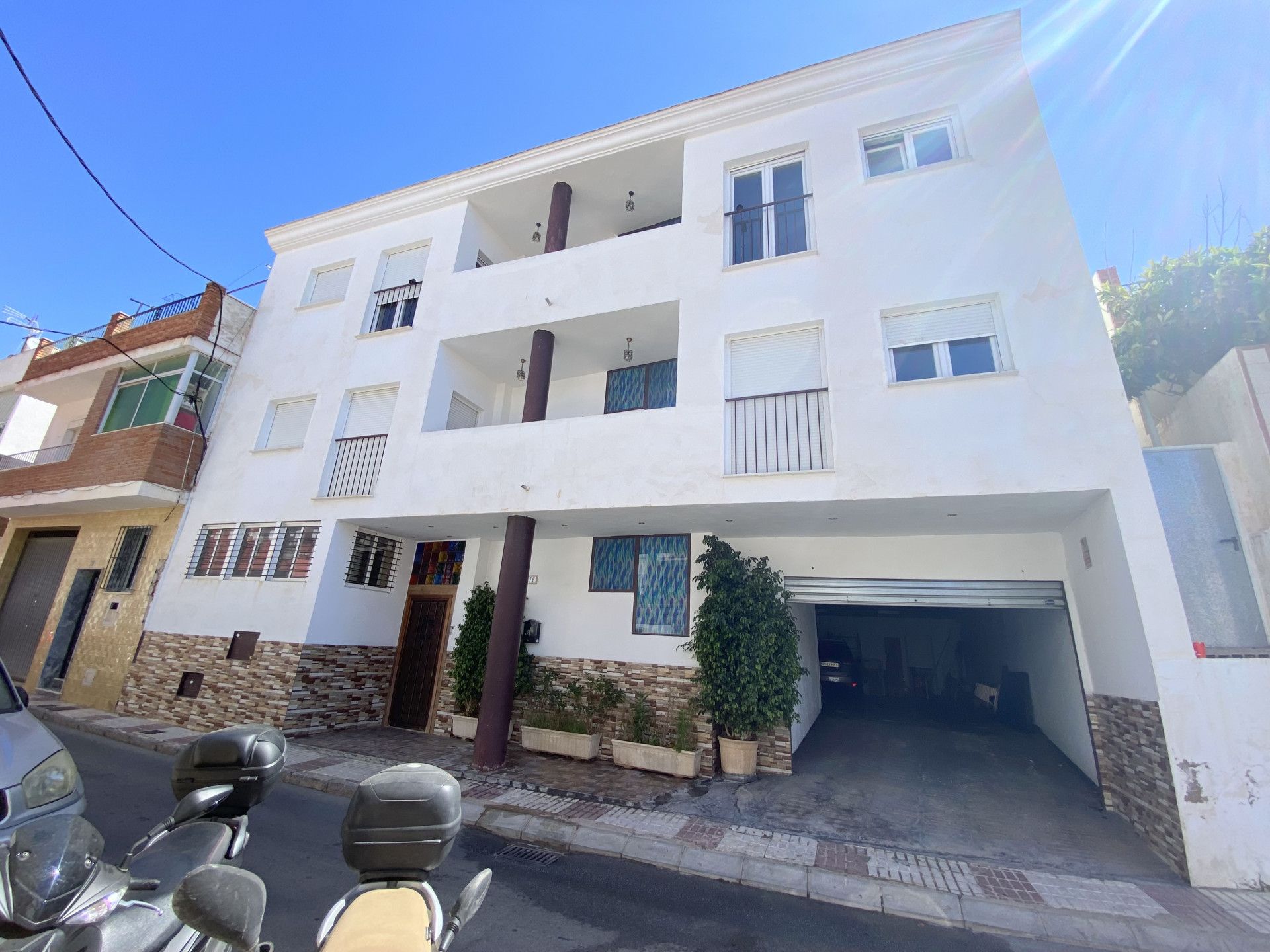 Edificio residencial de 4-11 viviendas en el centro de Benalmádena (Málaga)