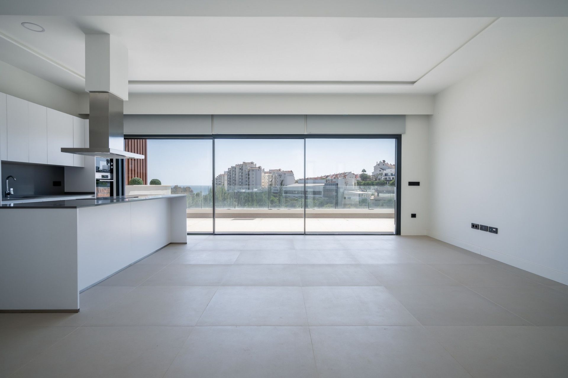 Penthouse with sea views and private plunge pool