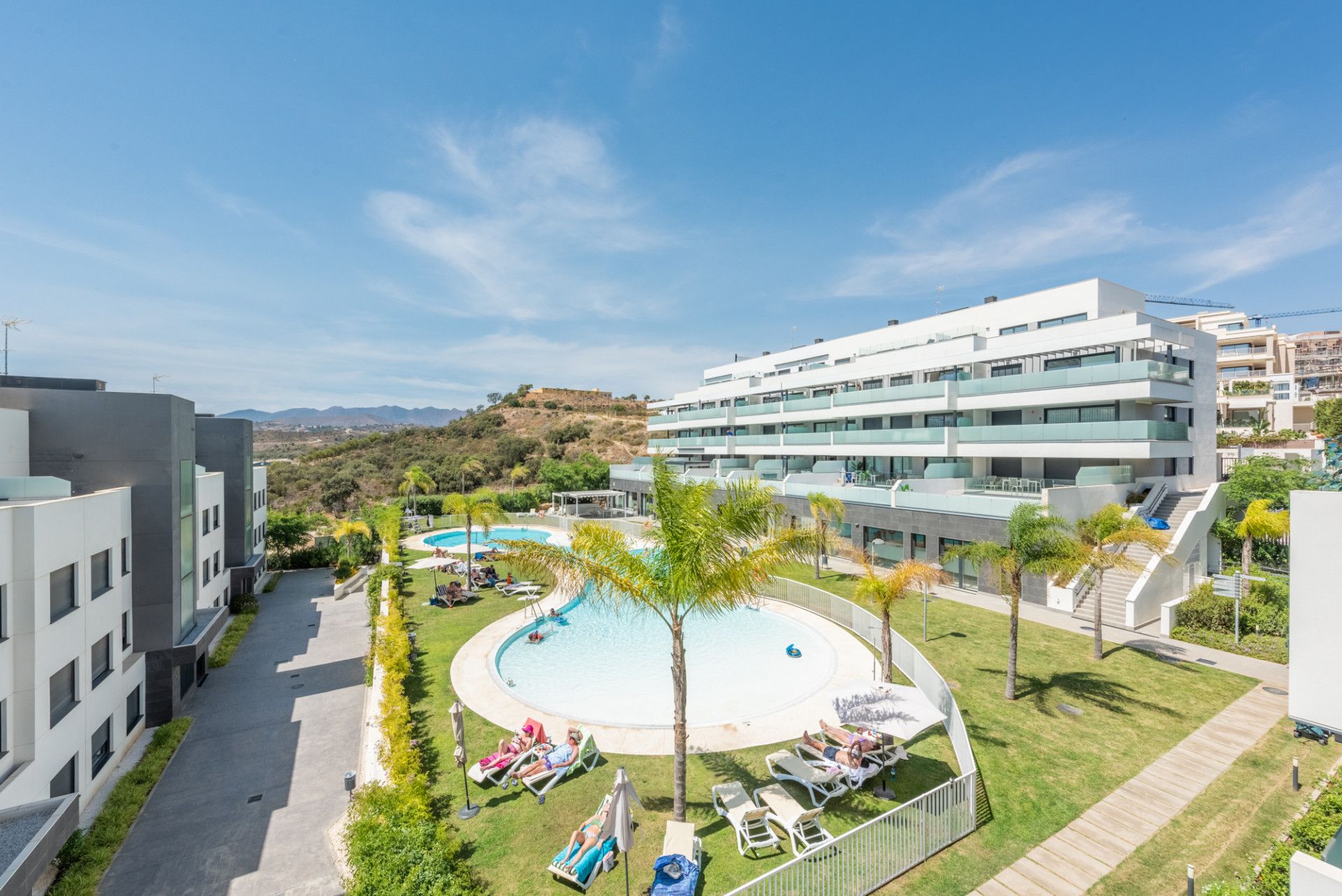 Apartamento de lujo con vistas a la piscina en Cala de Mijas