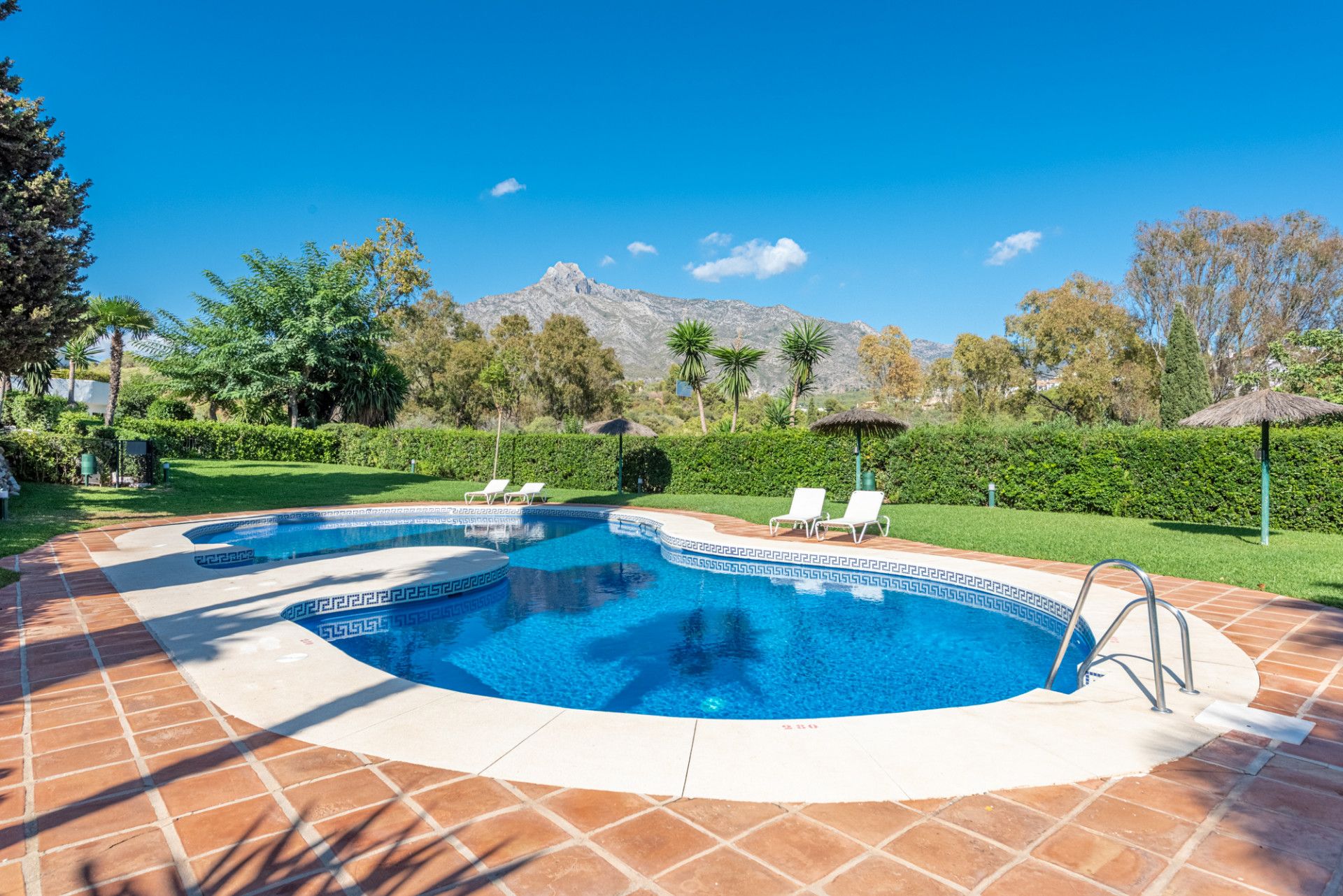 Large corner unit located in a famous and secure community Lomas de Marbella Club, in the heart of the Golden Mile.