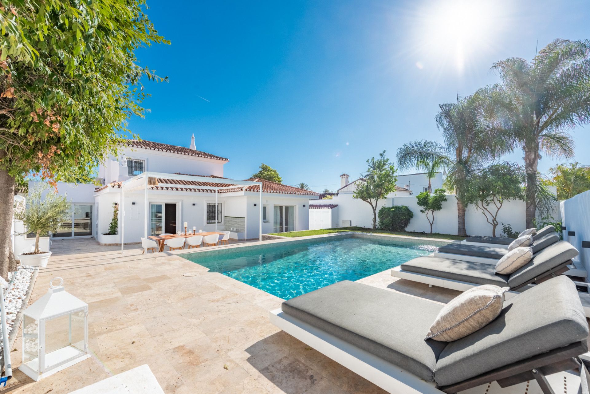 renovated Villa with walking distance to all amenities in the lower part of  Nueva Andalucia!