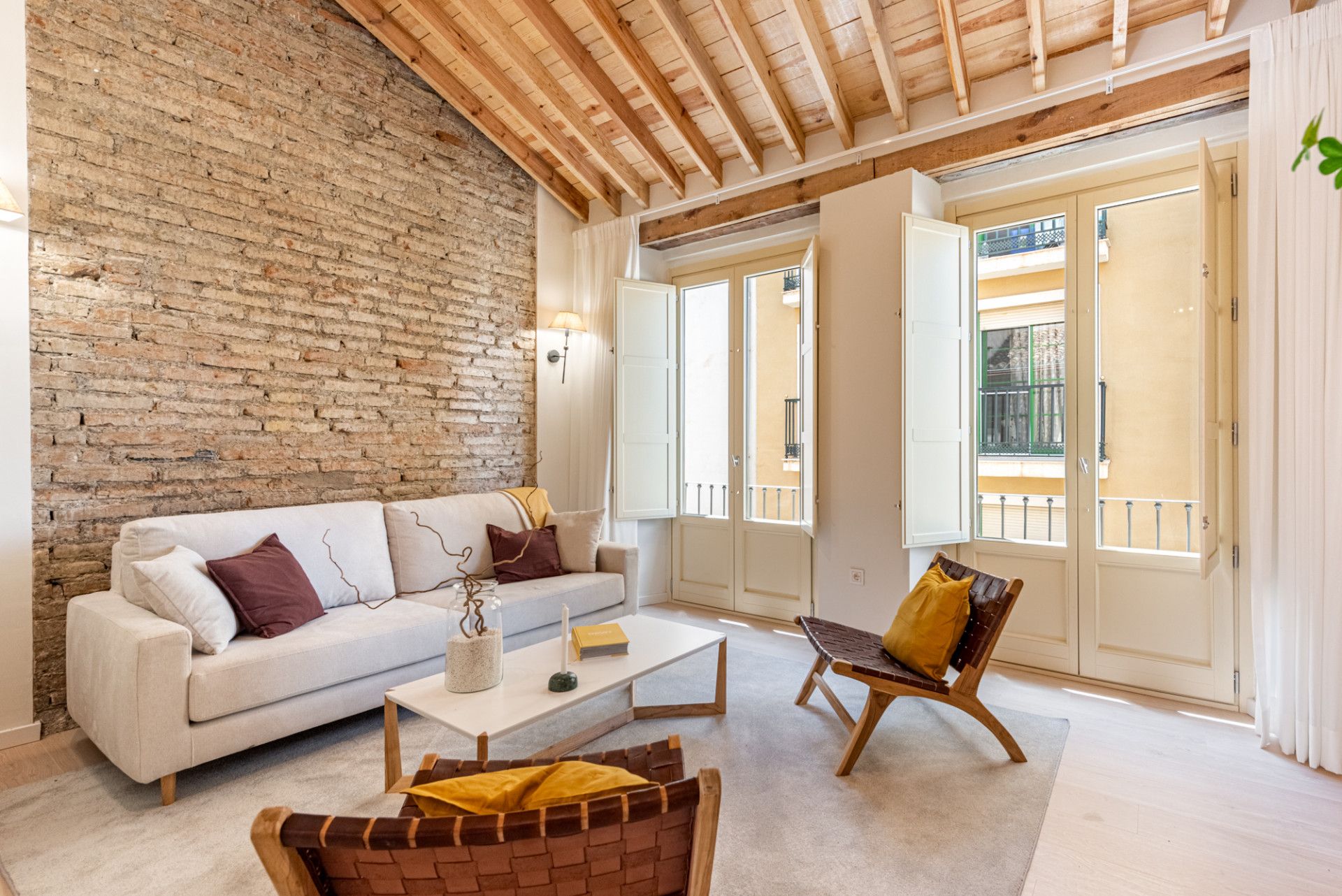 Luxury duplex penthouse in Historic Building with privat roof terraces on a quiet street in the historical quarters of Malaga City