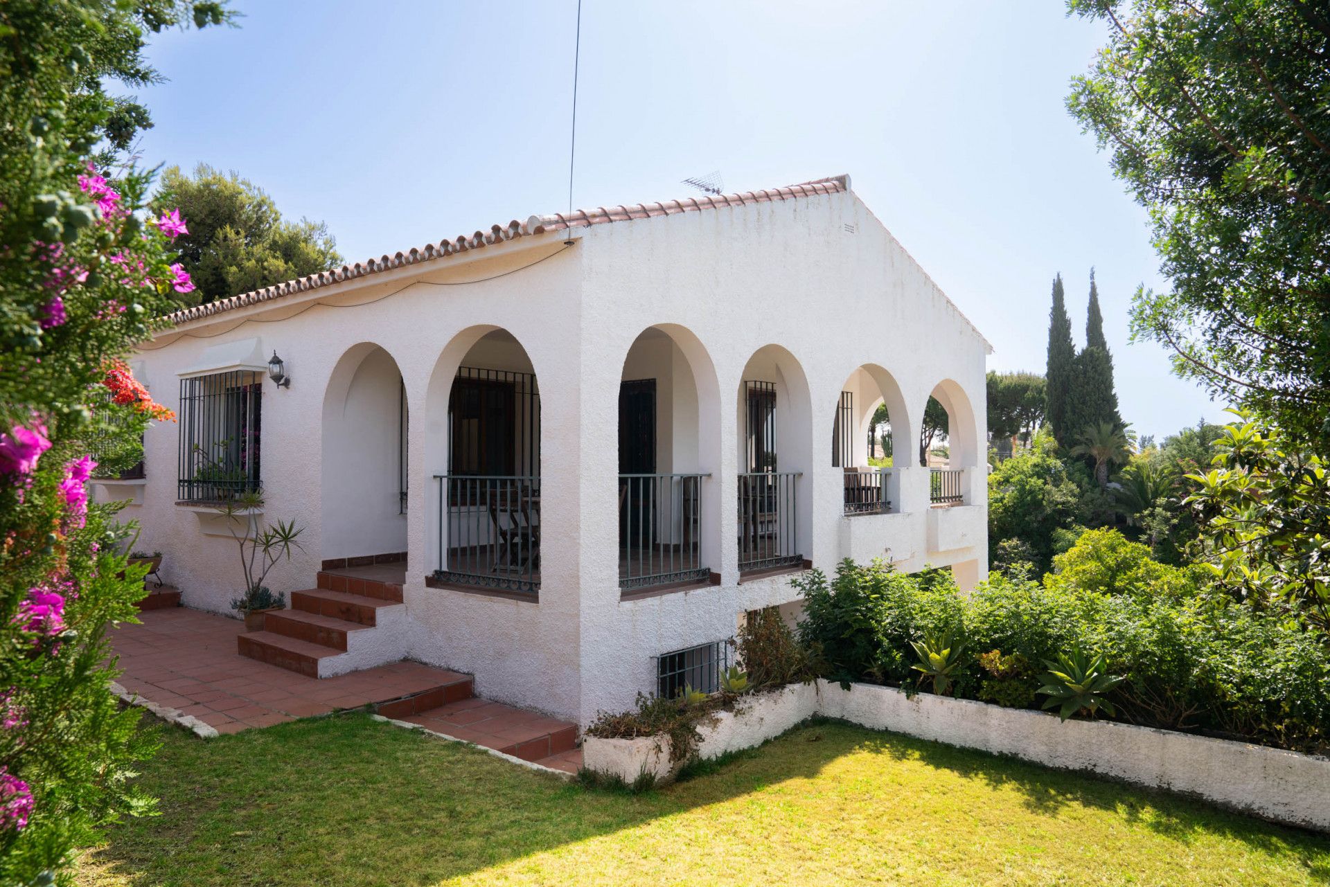 MAGNIFICENT VILLA IN EL ROSARIO. INVESTMENT OPPORTUNITY