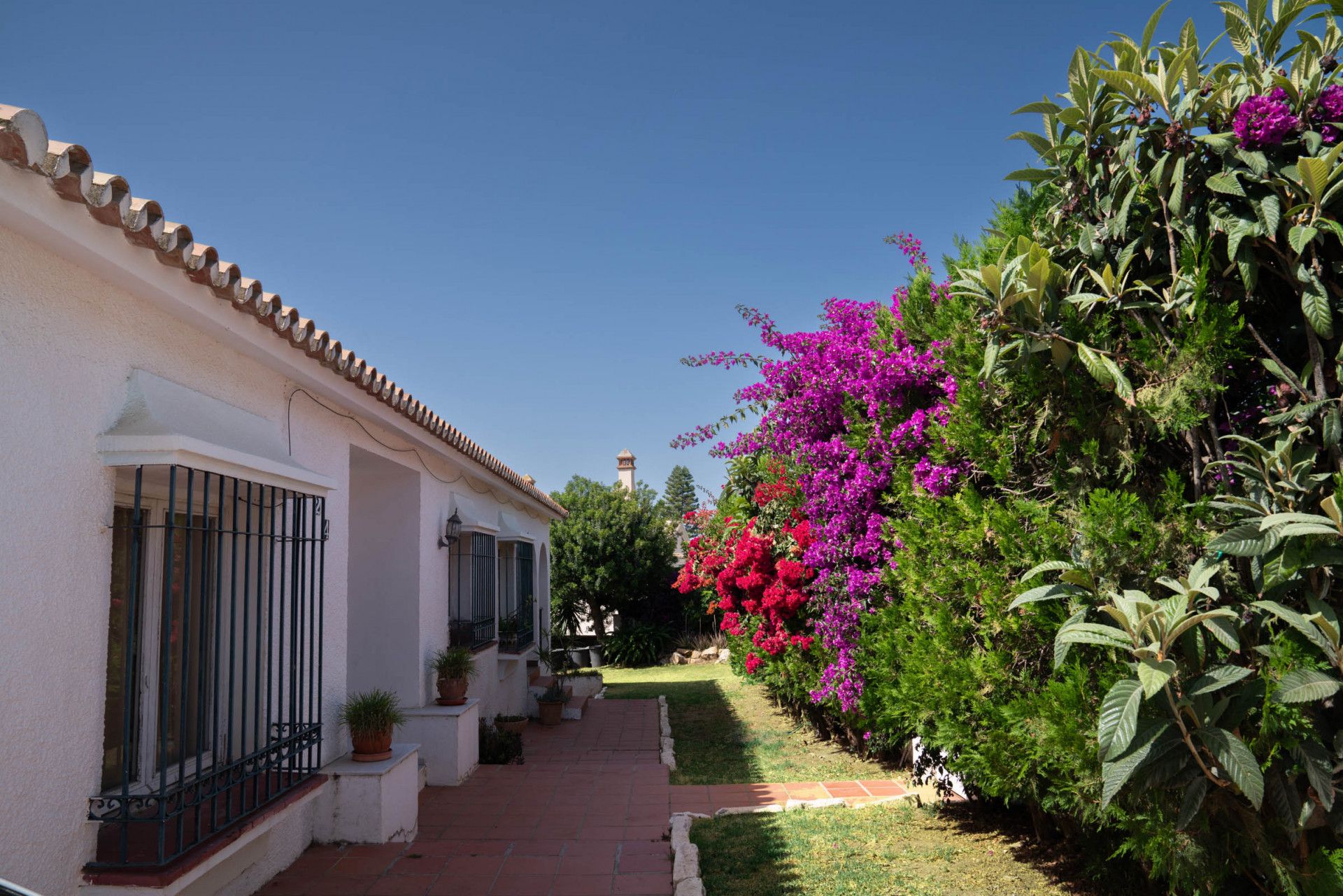 MAGNIFICENT VILLA IN EL ROSARIO. INVESTMENT OPPORTUNITY