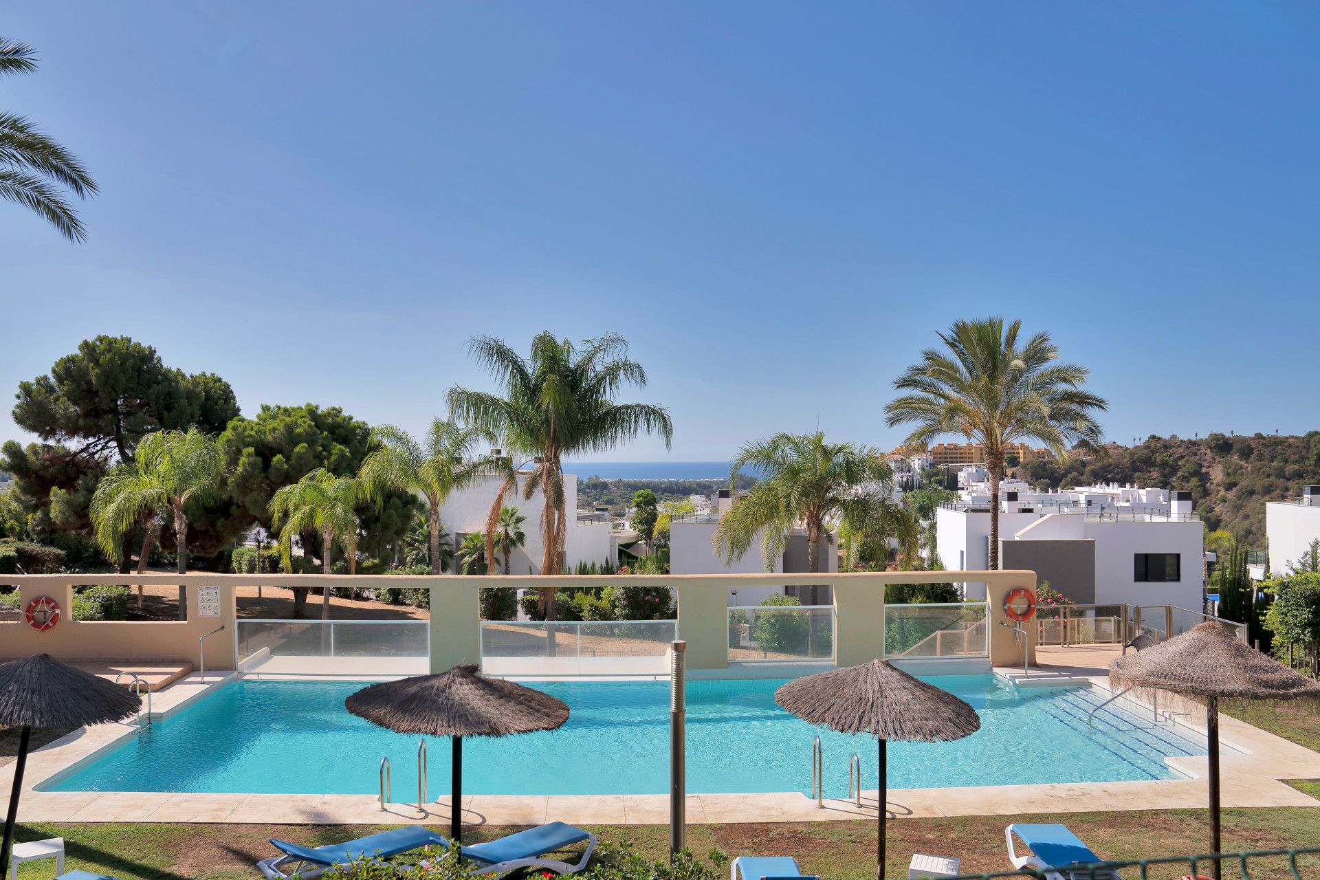 Spacious three bedroom, south facing apartment in the gated community La Resina Golf, Estepona