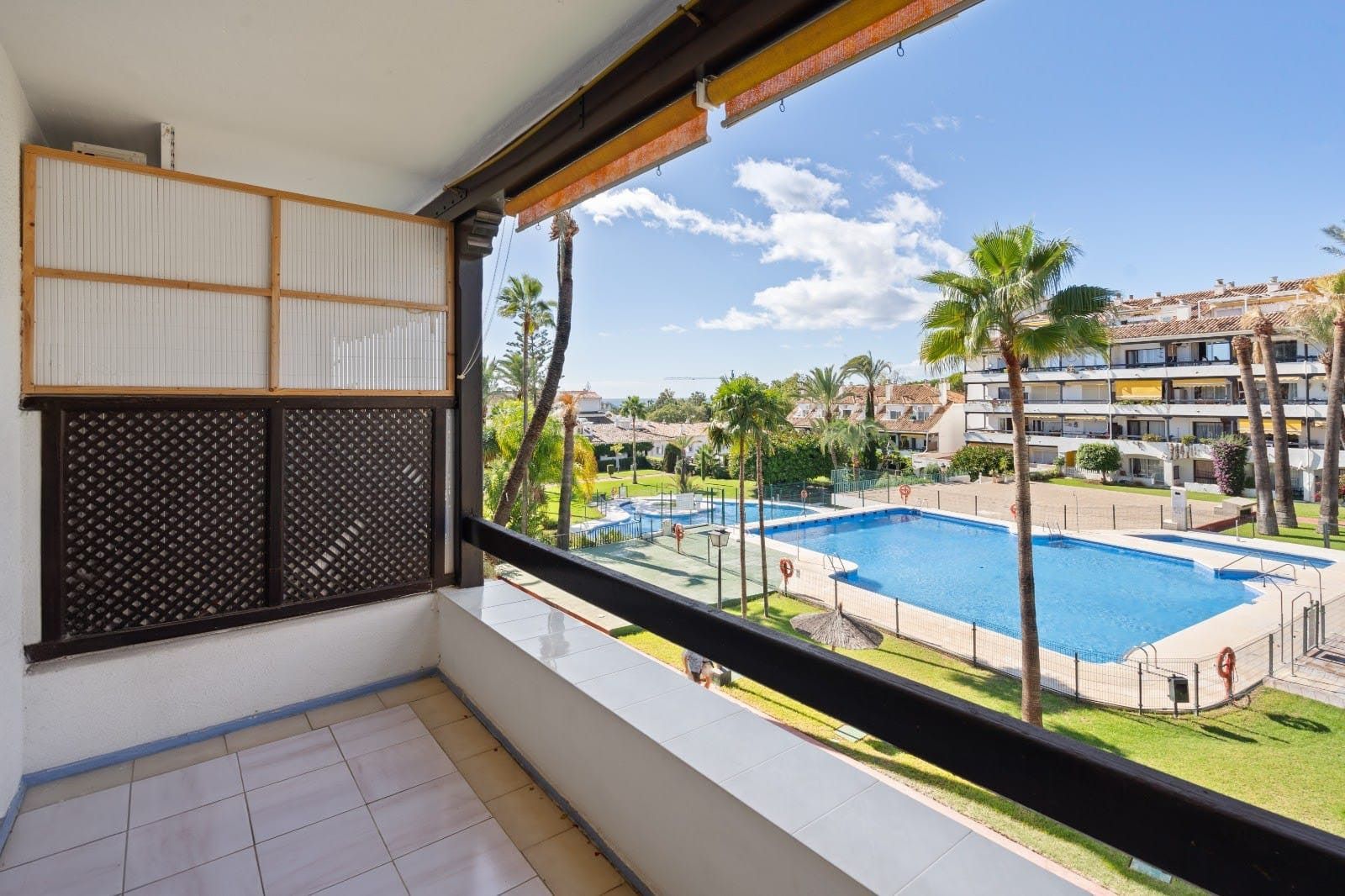 Lovely studio apartment located on Marbella´s Golden Mile, within walking distance to the beach