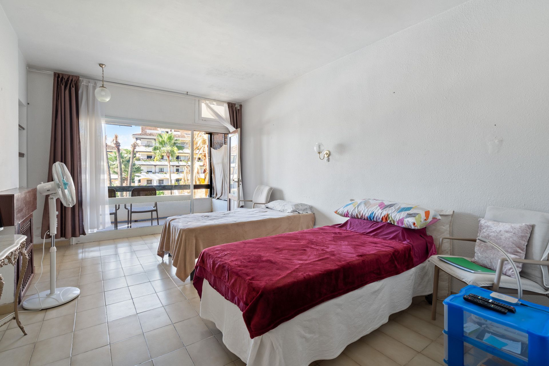 Lovely studio apartment located on Marbella´s Golden Mile, within walking distance to the beach