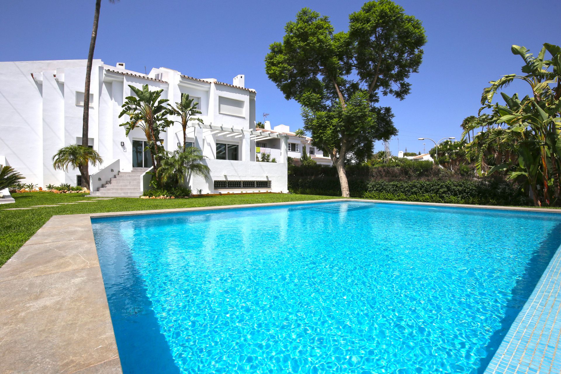 5 Bedroom Fully Refurbished Townhouse - Nueva Andalucía