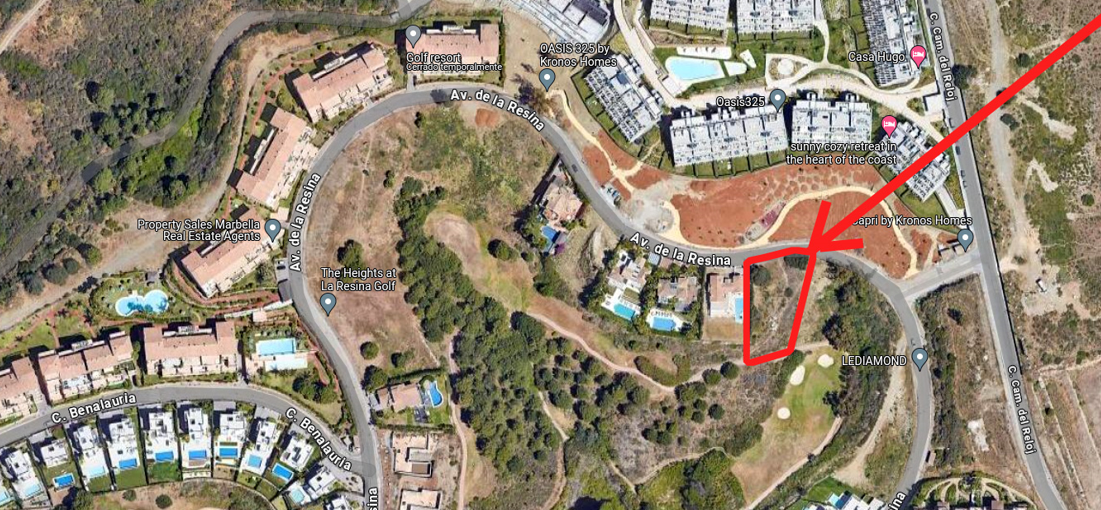 Resedential south facing plot for sale in La Resina Golf, Estepona with sea views