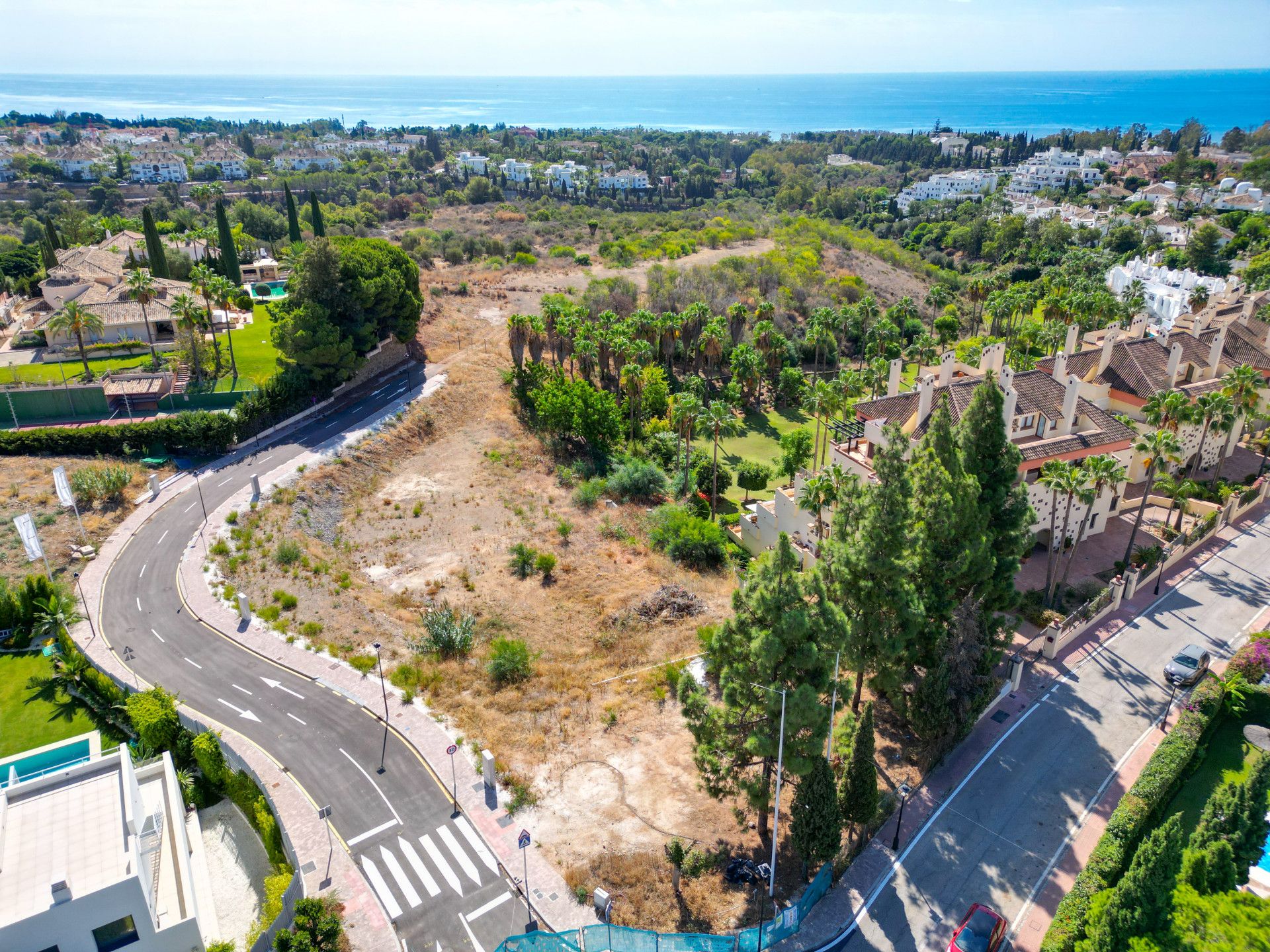 Parcela increíble y proyecto en venta en Milla de Oro de Marbella, Lomas de Marbella Club - con vistas al mar