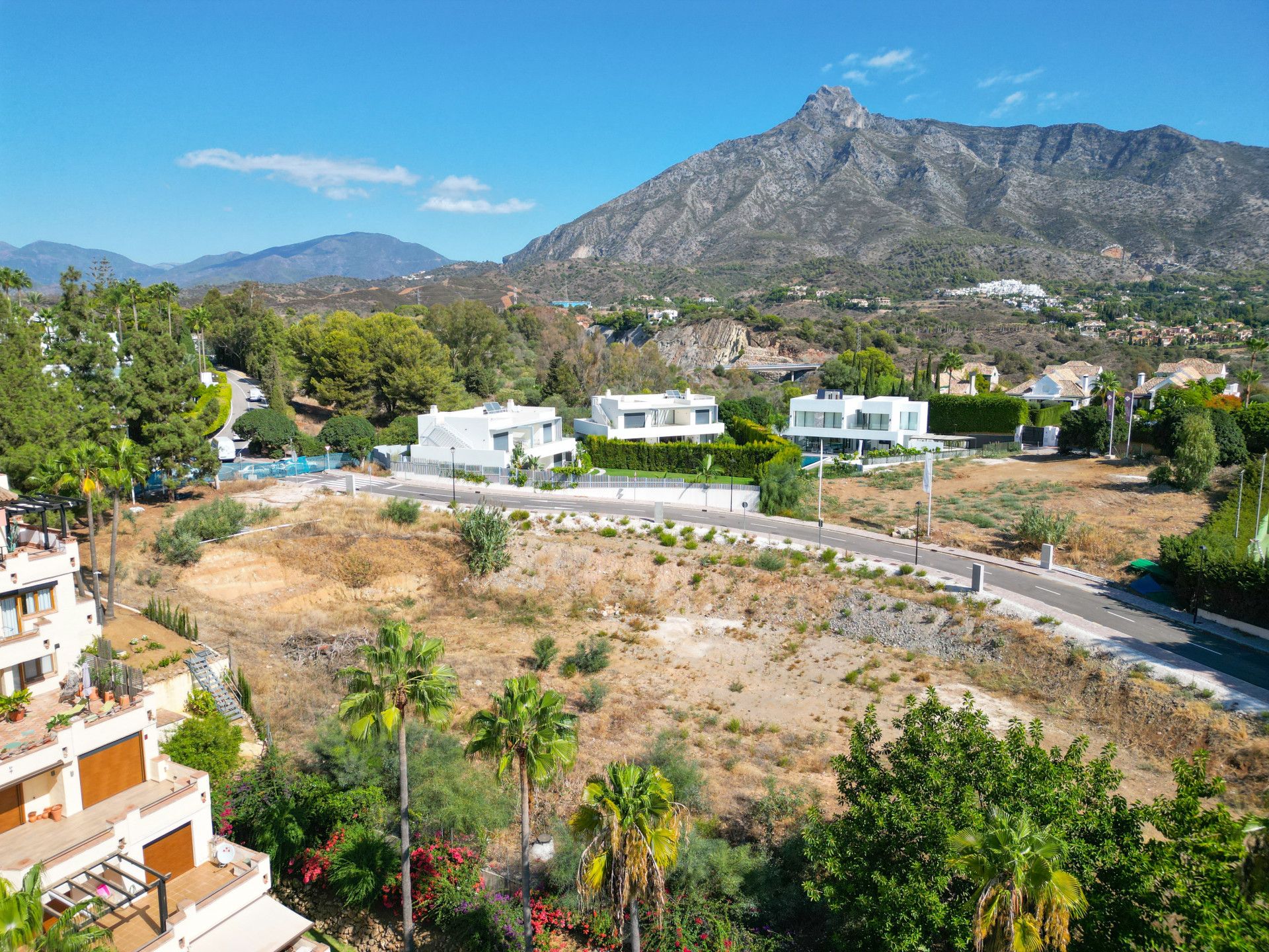 Parcela increíble y proyecto en venta en Milla de Oro de Marbella, Lomas de Marbella Club - con vistas al mar