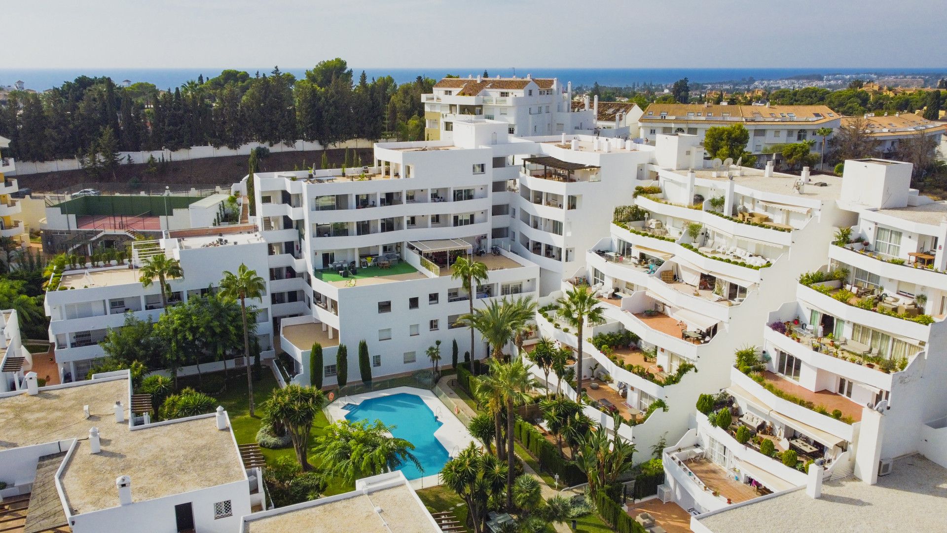 Incredible investment opportunity to purchase a two bedroom apartment in the gated community of Jardines de Andalucía, Nueva Andalucia