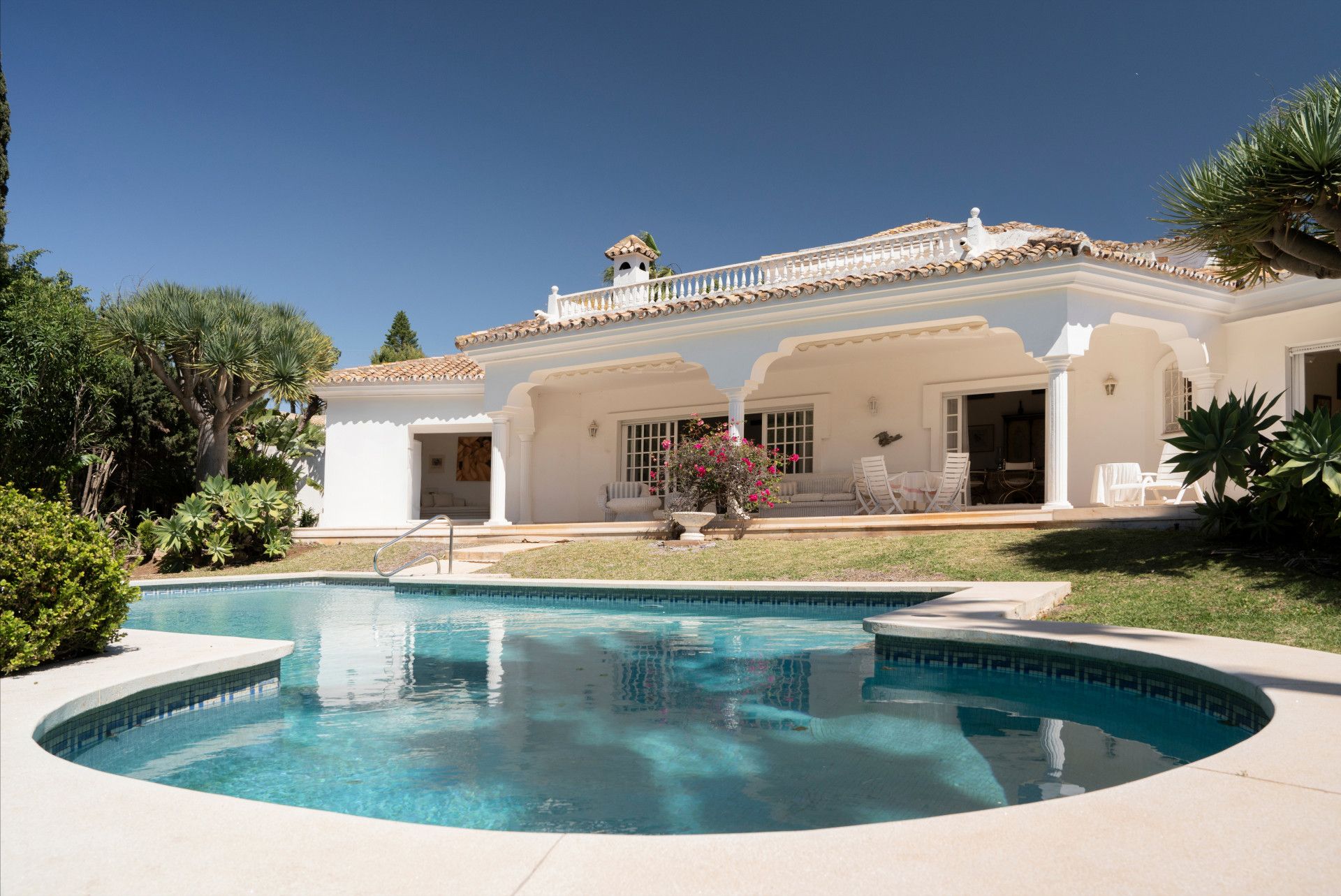 Villa de estilo andaluz de 3 dormitorios en El Paraiso