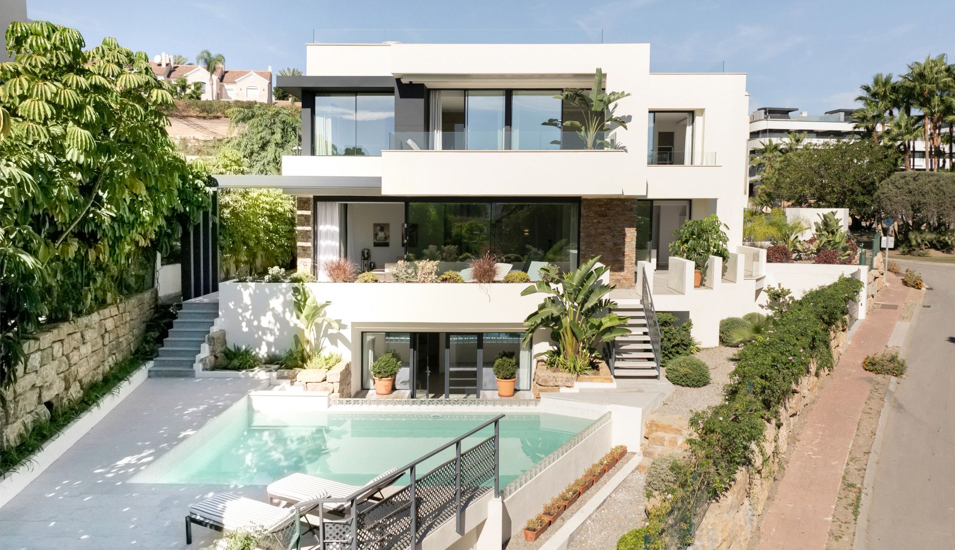 Luxurious Villa in Estepona East: A Sole Agency Offering