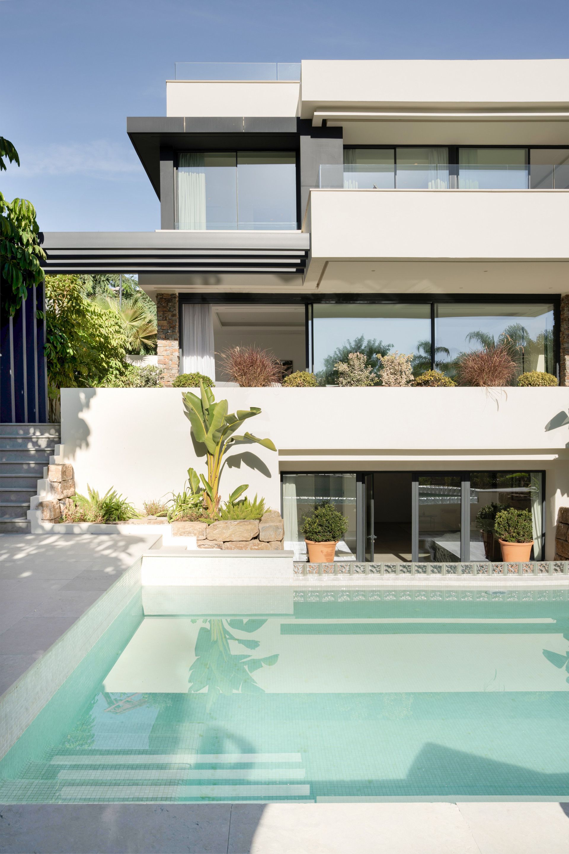 Luxurious Villa in Estepona East: A Sole Agency Offering