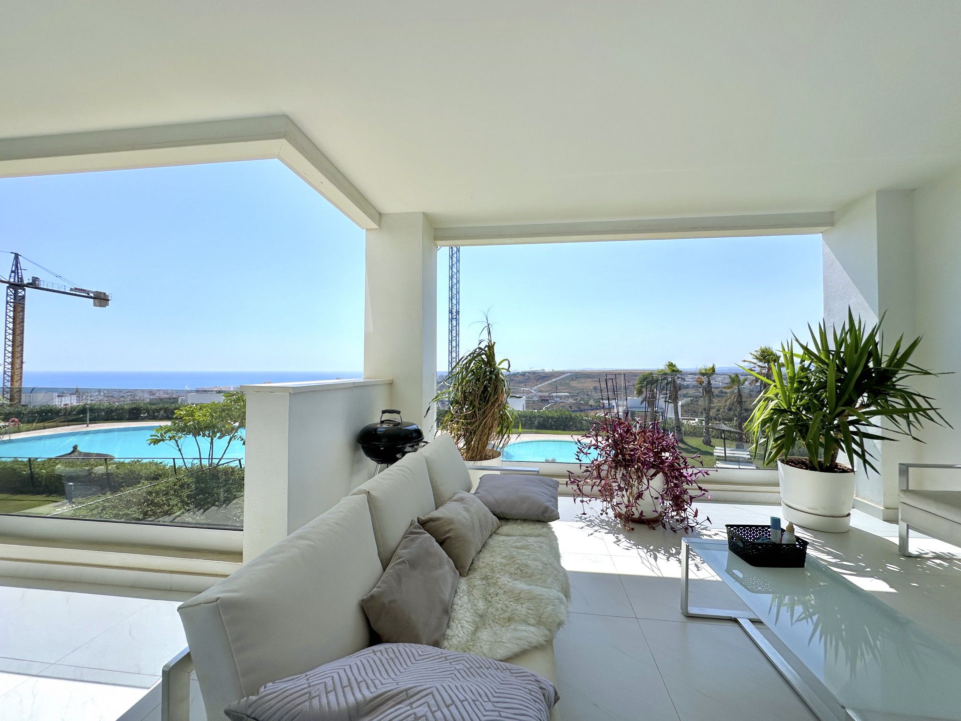 Apartamento con vista al mar en Mirador de Estepona Hills