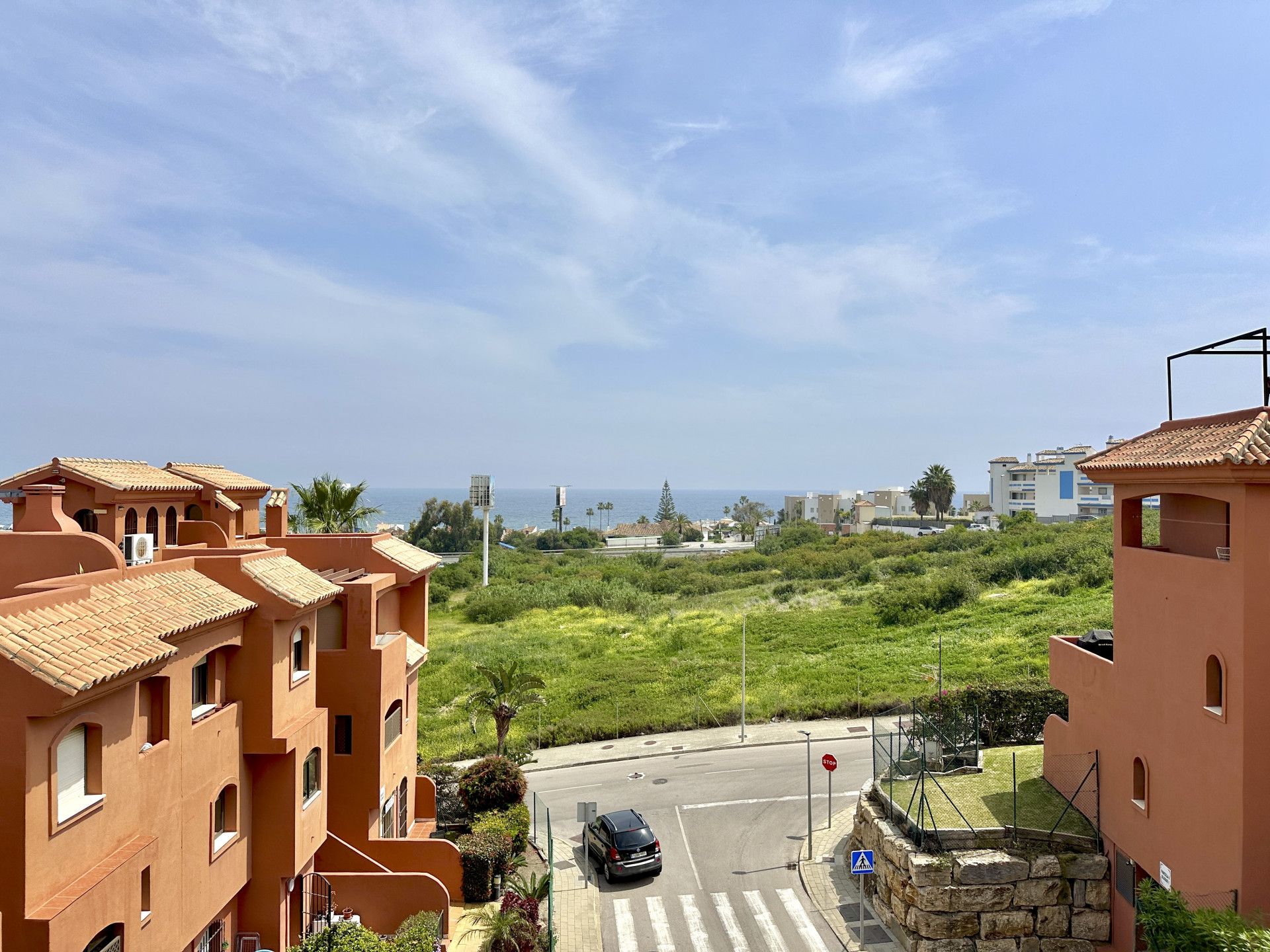 Atico duplex de 3 dormitorios con vistas al mar en Costa Galera, Estepona