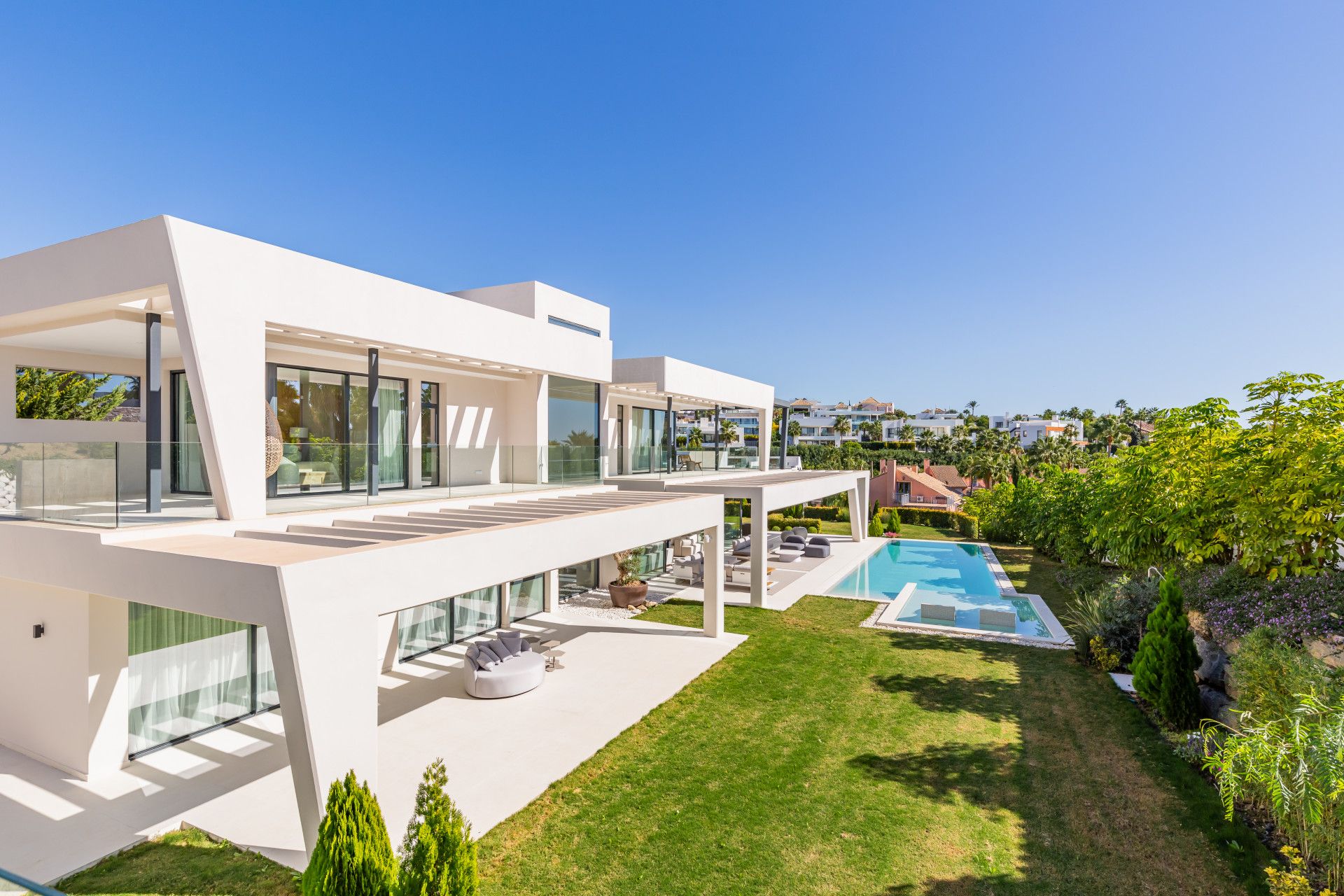 Villa en venta en Nueva Andalucia, Marbella