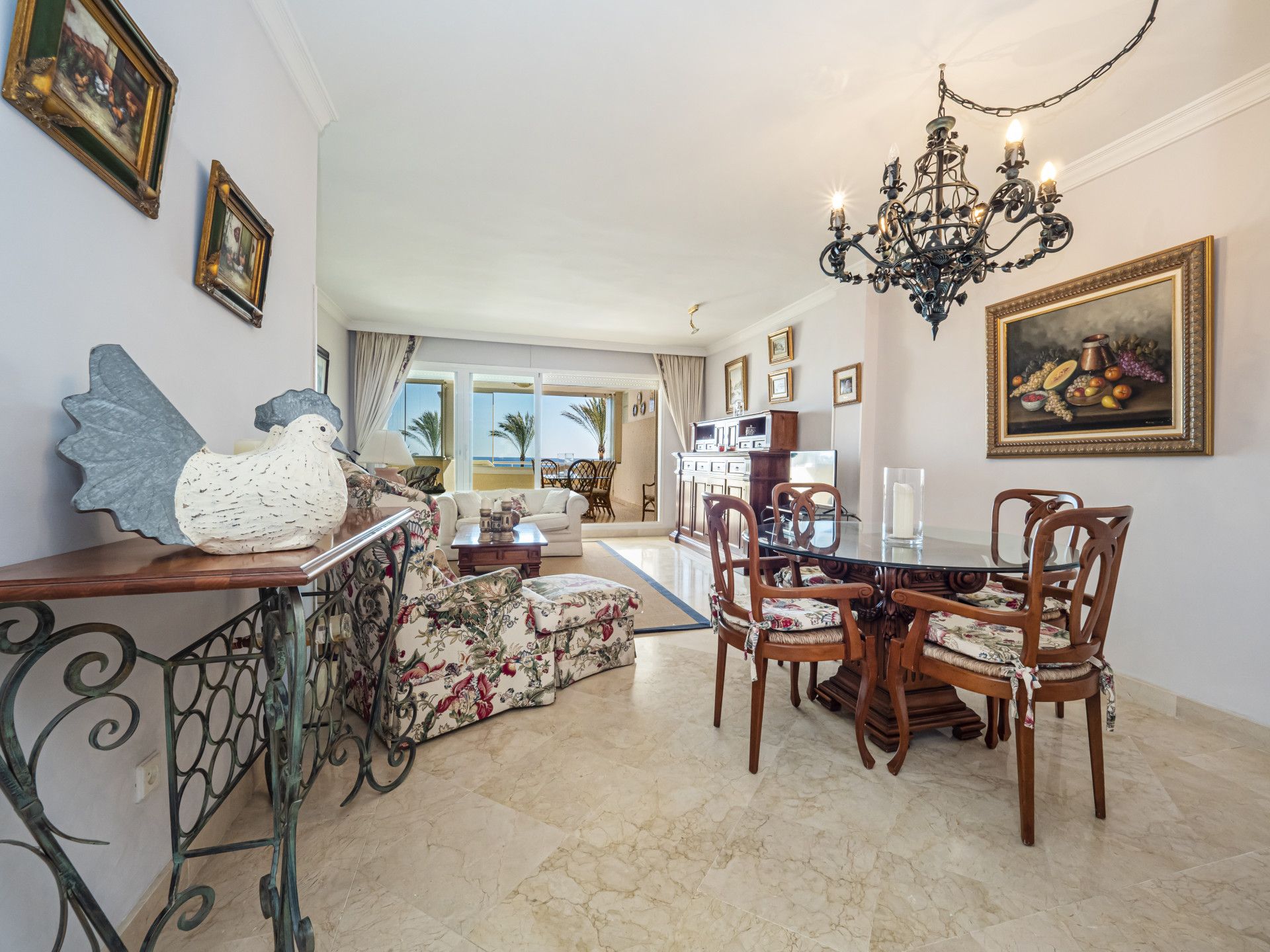 OPPORTUNITY! FRONTLINE 2-BEDROOM BEACH APARTMENT WALKING DISTANCE TO PUERTO BANUS