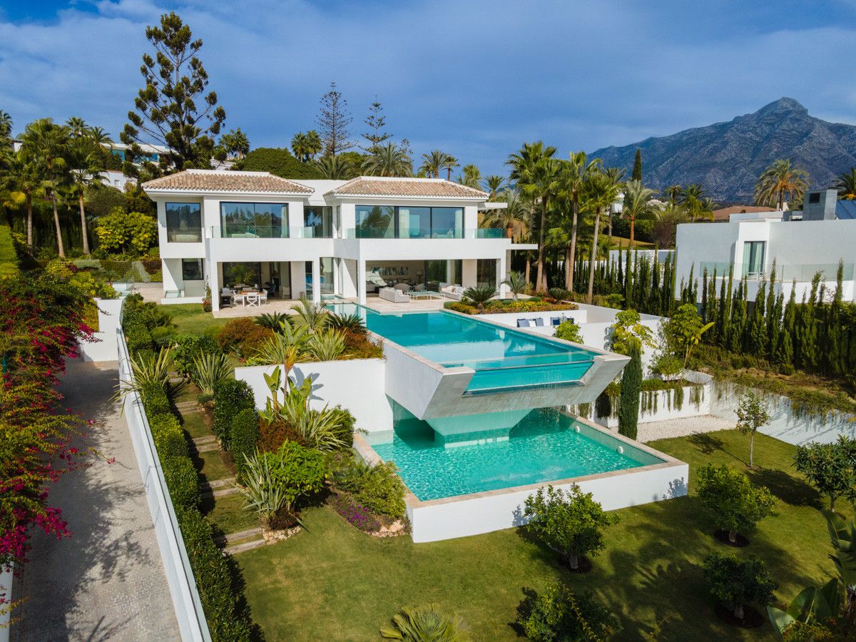 Villa en venta en La Cerquilla, Marbella