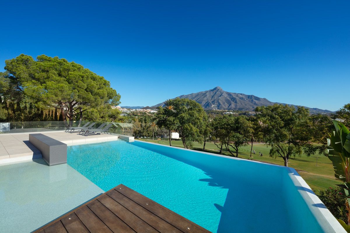 STRIKING 6-BEDROOM CONTEMPORARY LUXURY VILLA IN NUEVA ANDALUCIA MARBELLA