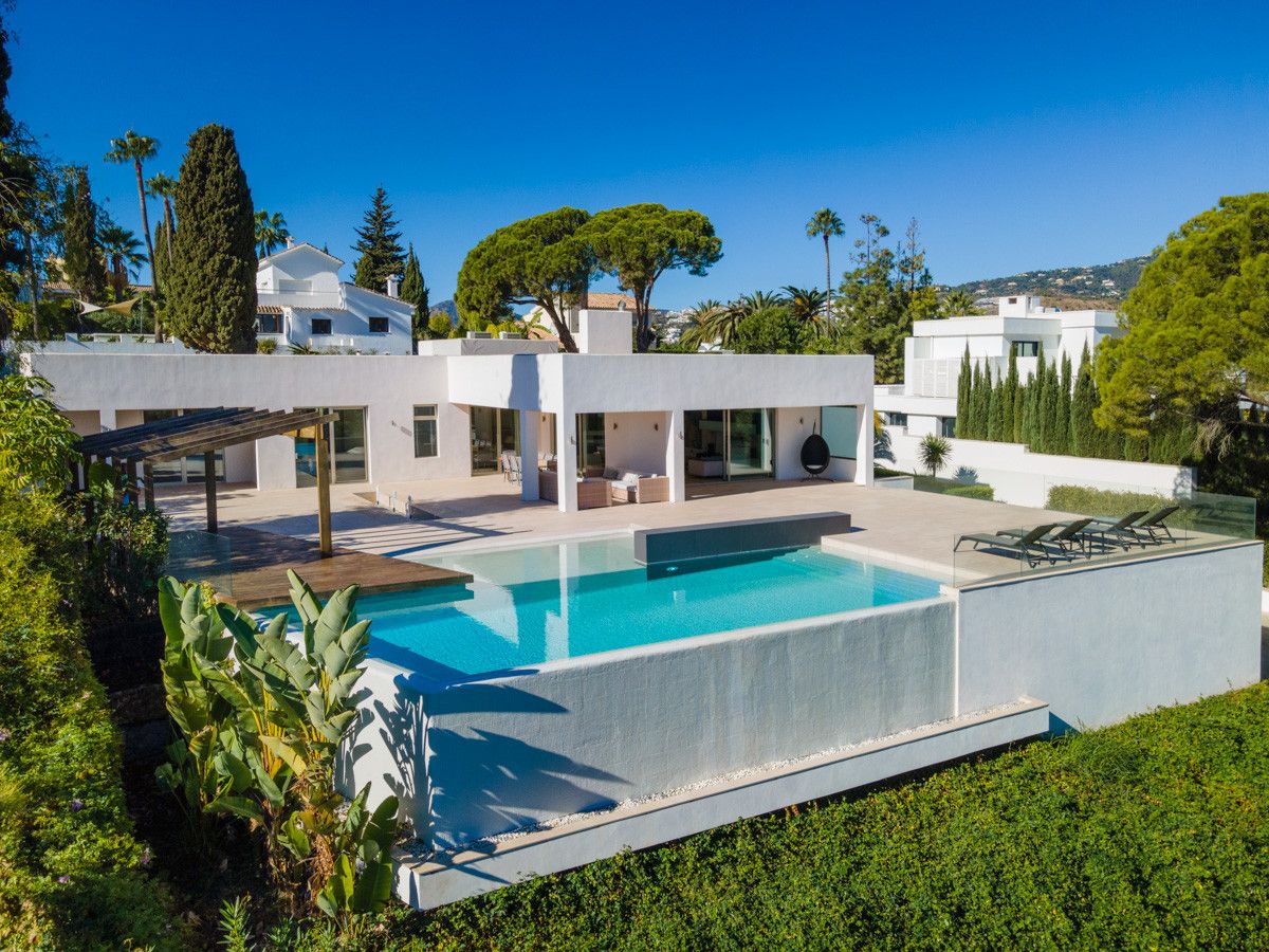 Villa en venta en Nueva Andalucia, Marbella