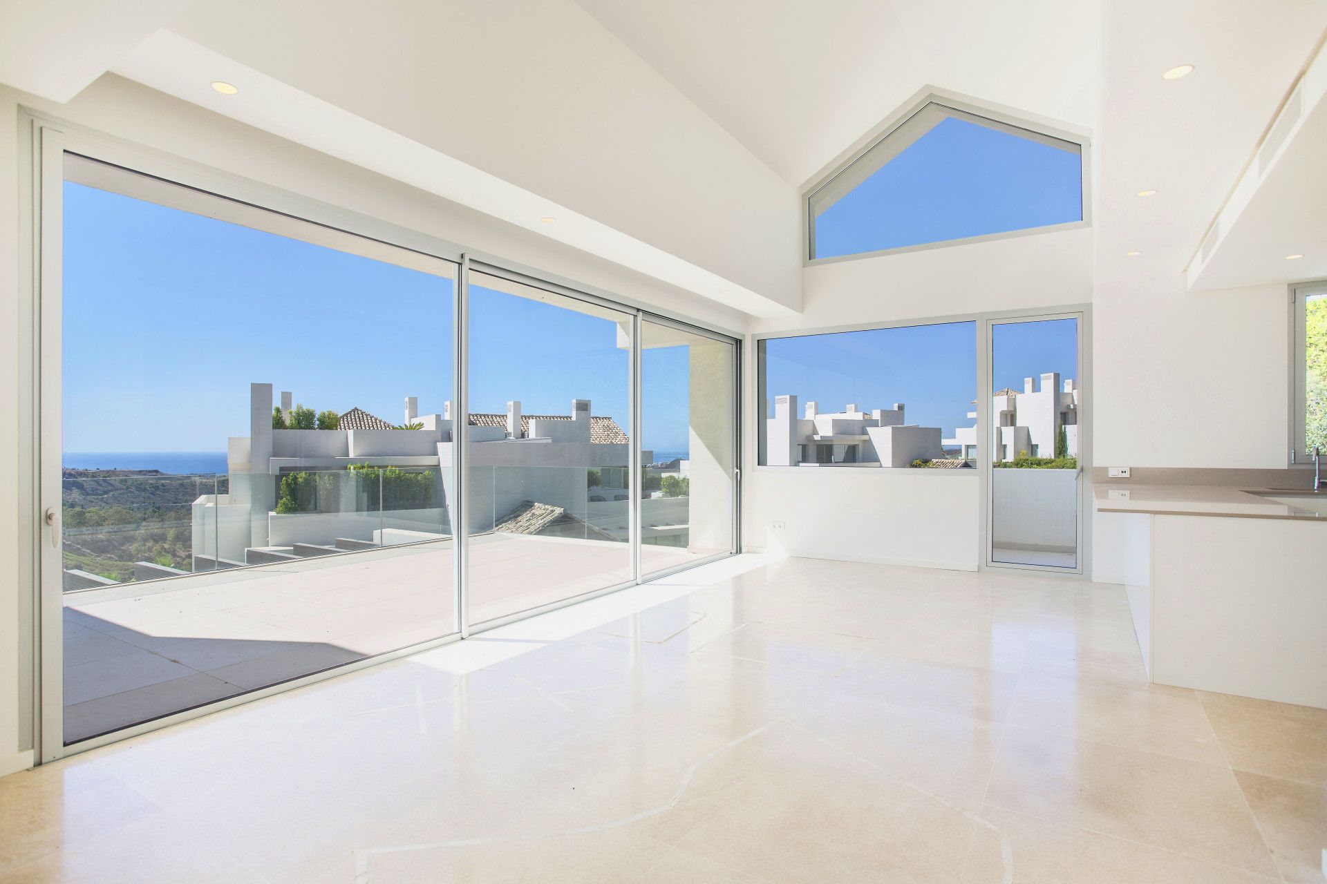 STUNNING BRAND NEW 3-BEDOOM PENTHOUSE IN THE HILLS OF BENAHAVIS