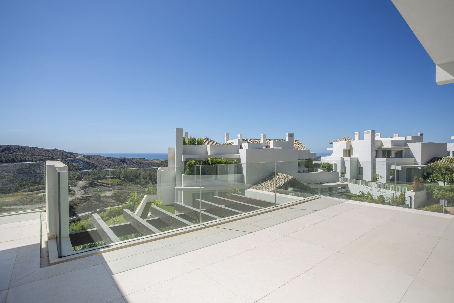 STUNNING BRAND NEW 3-BEDOOM PENTHOUSE IN THE HILLS OF BENAHAVIS