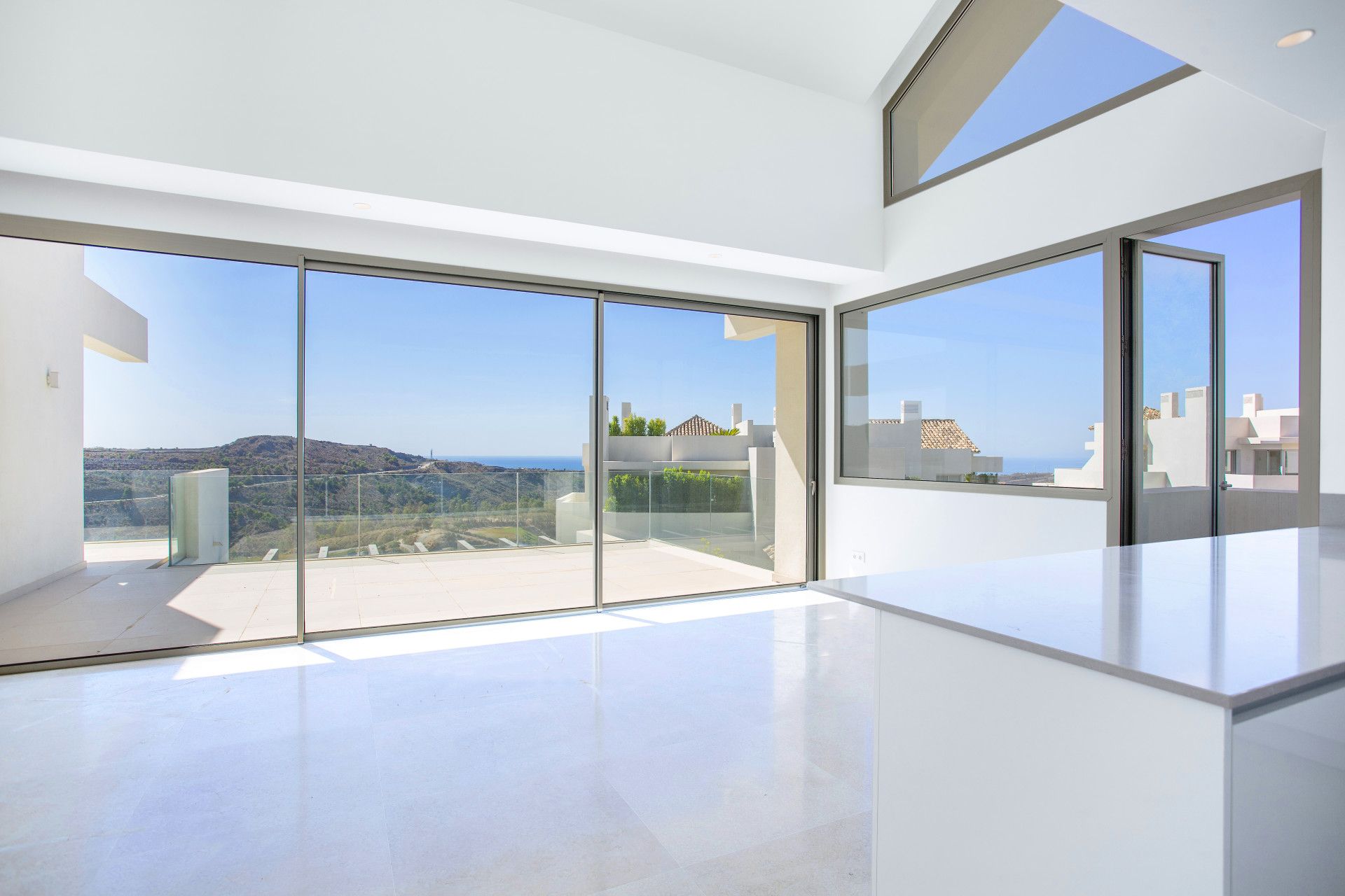 STUNNING BRAND NEW 3-BEDOOM PENTHOUSE IN THE HILLS OF BENAHAVIS